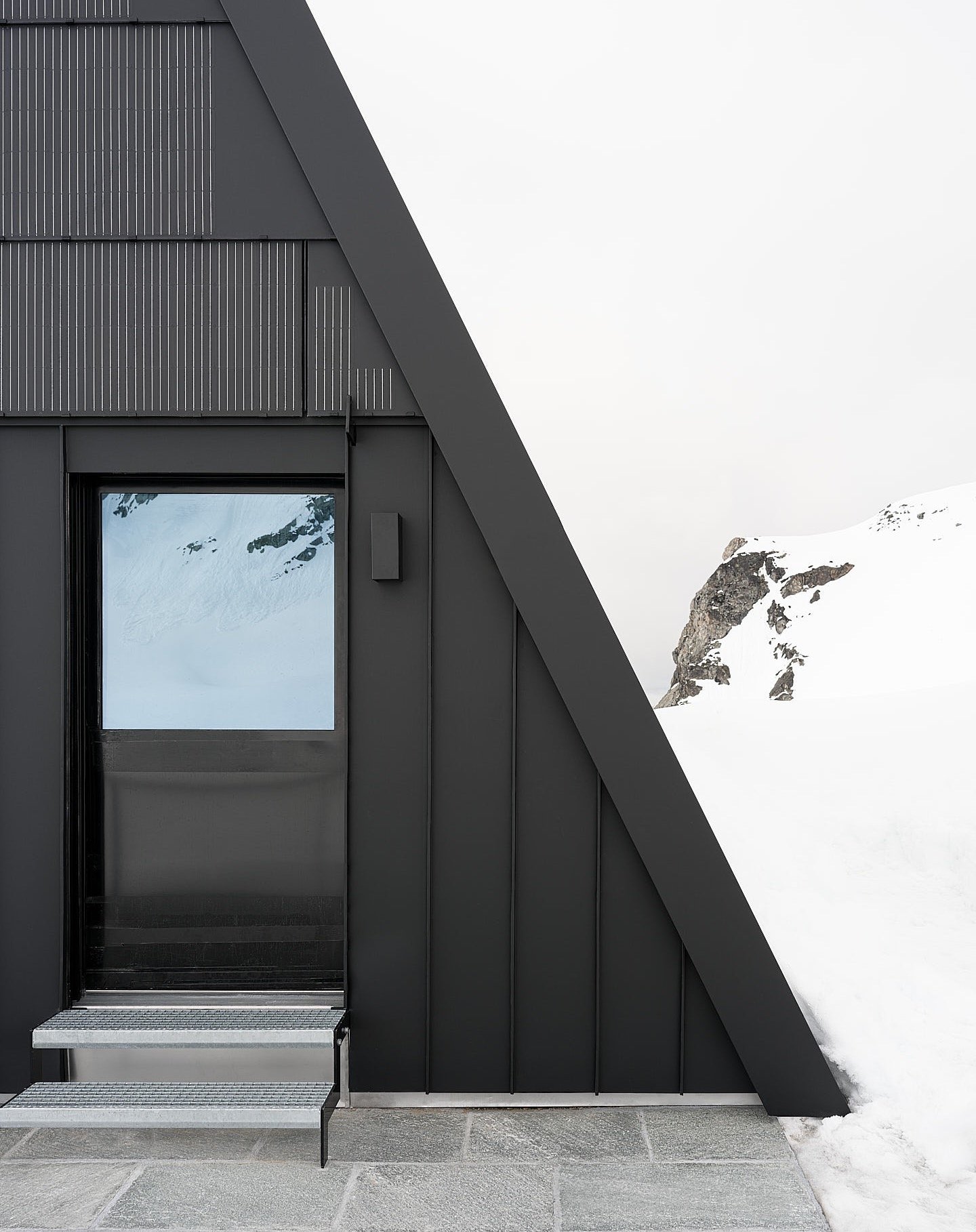 Entrance to Cabane du Glacier de Tortin (@cabanetortin). Designed by @snorre_stinessen. Image captured with @hasselblad X2D and XCD 38V.