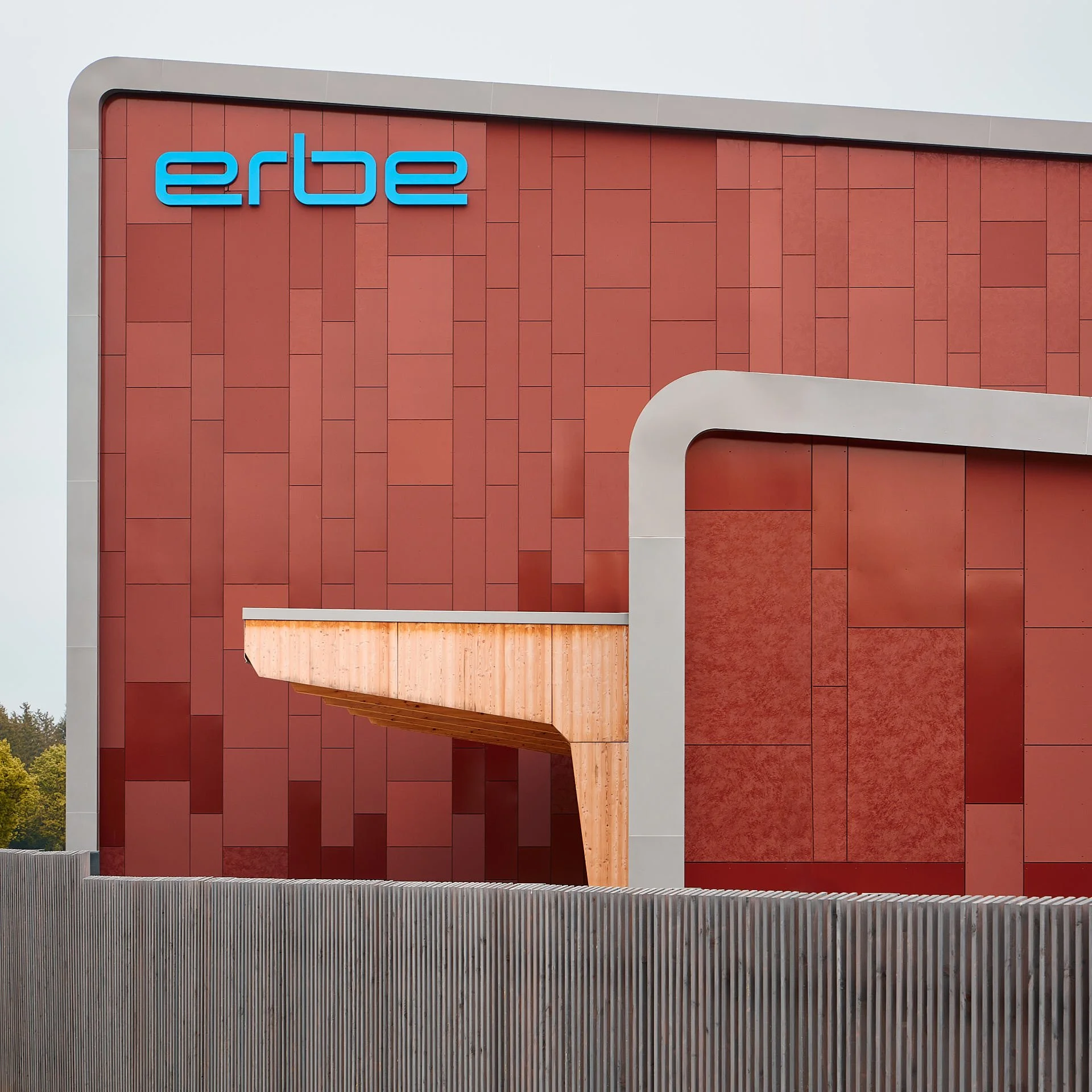 Erbe 4.i Kompetenzzentrum in Rangendingen mit moderner Industriearchitektur und charakteristischer roter Fassade