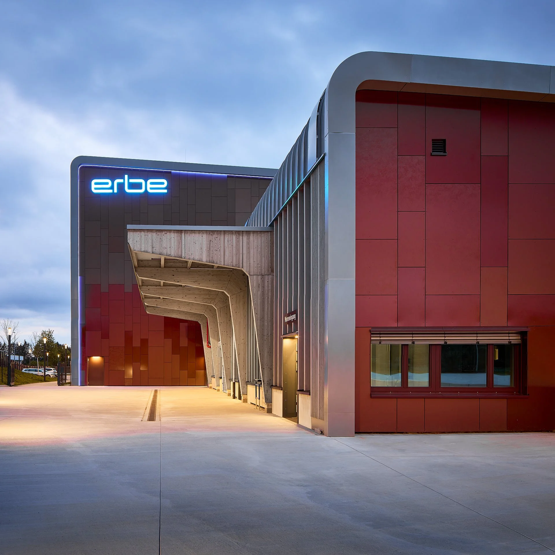 Erbe 4.i Kompetenzzentrum in Rangendingen mit moderner Industriearchitektur und charakteristischer roter Fassade
