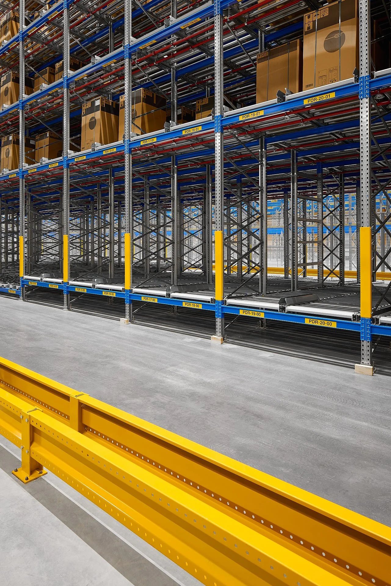 Moderne Logistikhalle des Erbe 4.i mit funktionaler Industriearchitektur