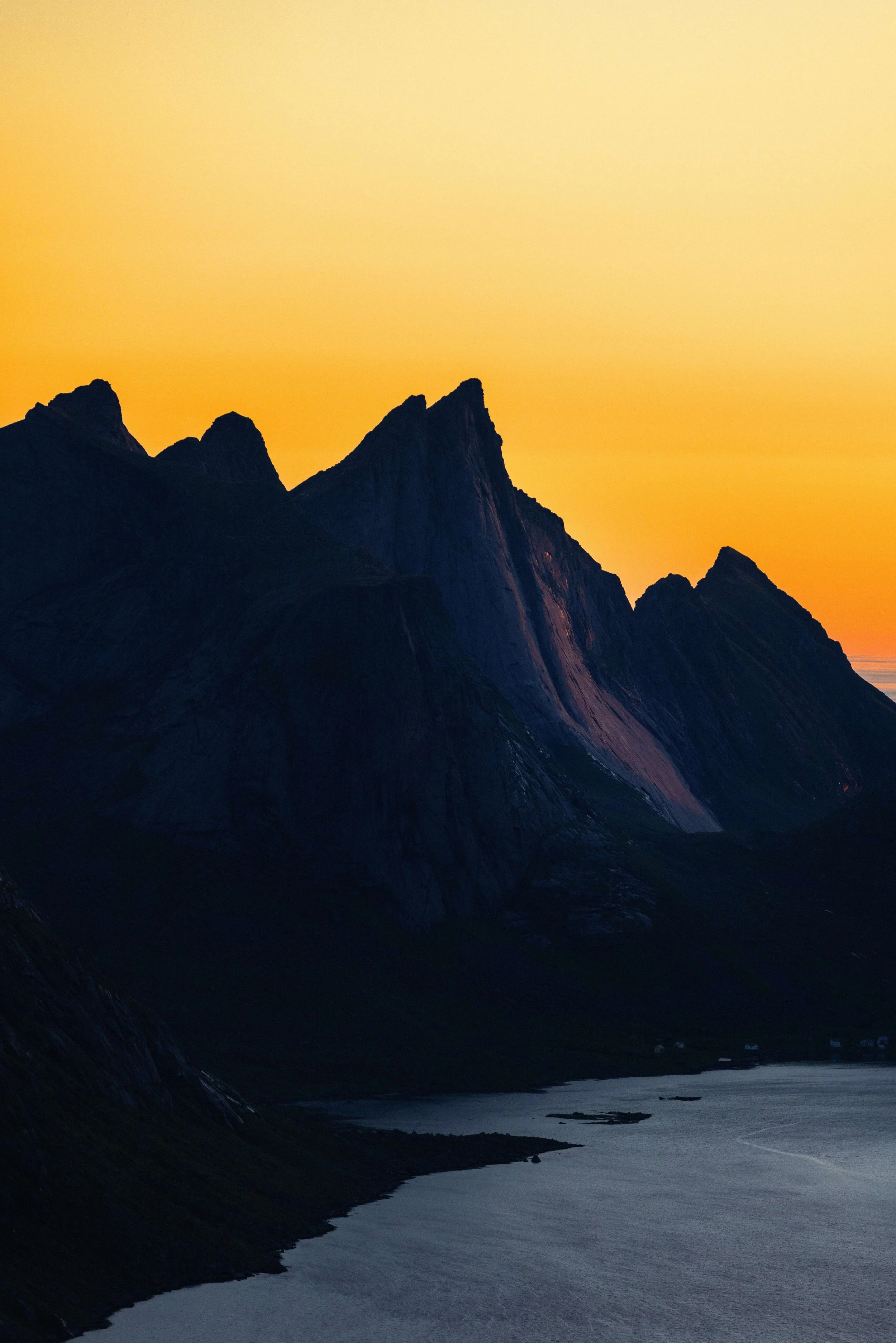 joshua-earle-iw-GXyjIPi0-unsplash (1).jpg
