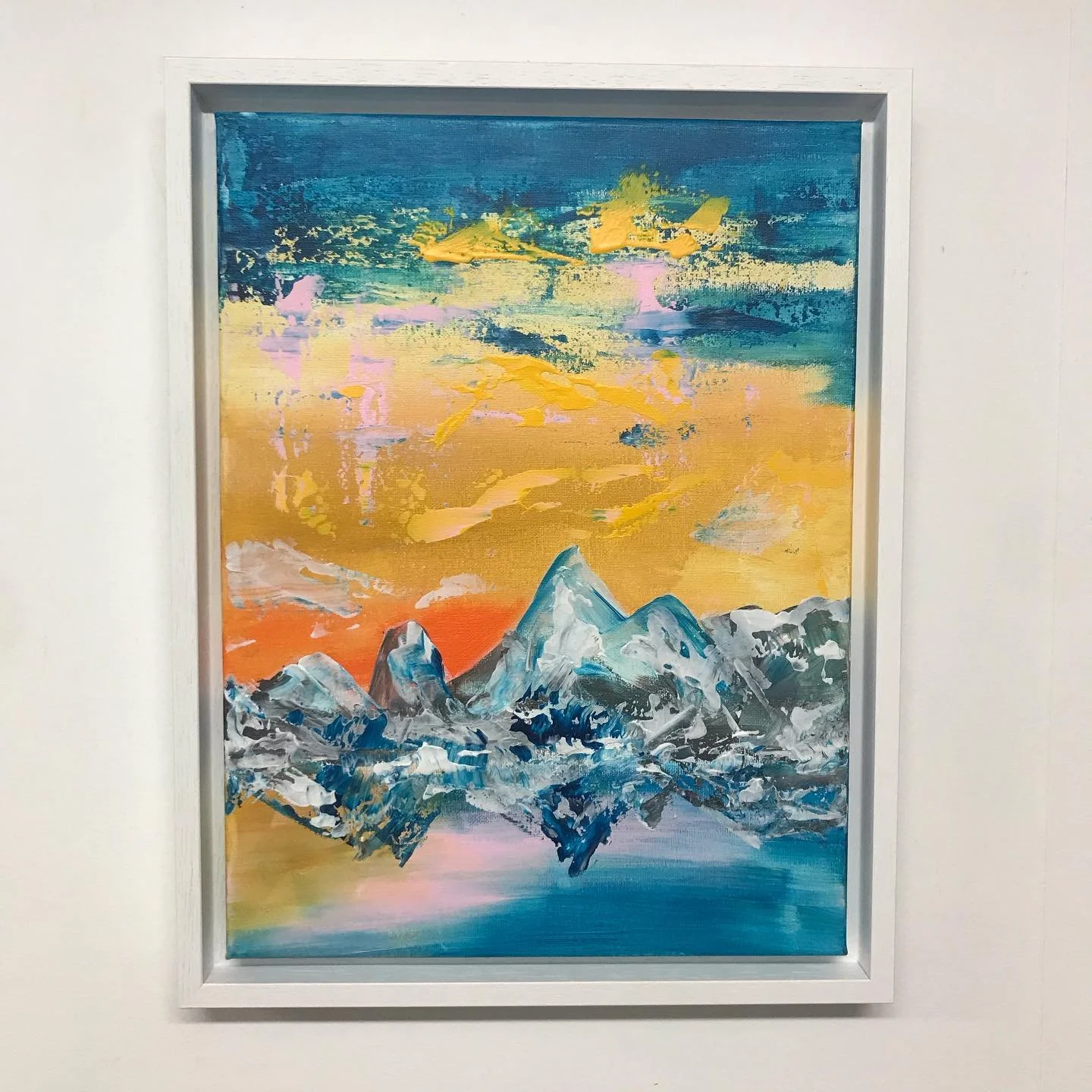 Acrylic on canvas, white tray frame.
@sophiemogfordrevess.art 
#pictureframing #art #wallart #framing #pictures #mounting #artoftheday #glass #hangingart #farnhamframing #farnhampictures #farnhamart #Surrey framing #surreyart #farnhamcanvas #surreyca