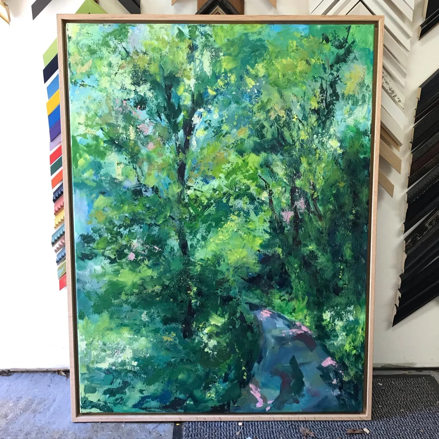Two wonderful new canvas paintings by @sophiemogfordrevess.art framed in oak &amp; white tray frames. See Sophie&rsquo;s work at Surrey open studios 6th to 21st June.
#surreyartistopenstudios #farnhamframing #canvasart #localart #localframer 
Redkite