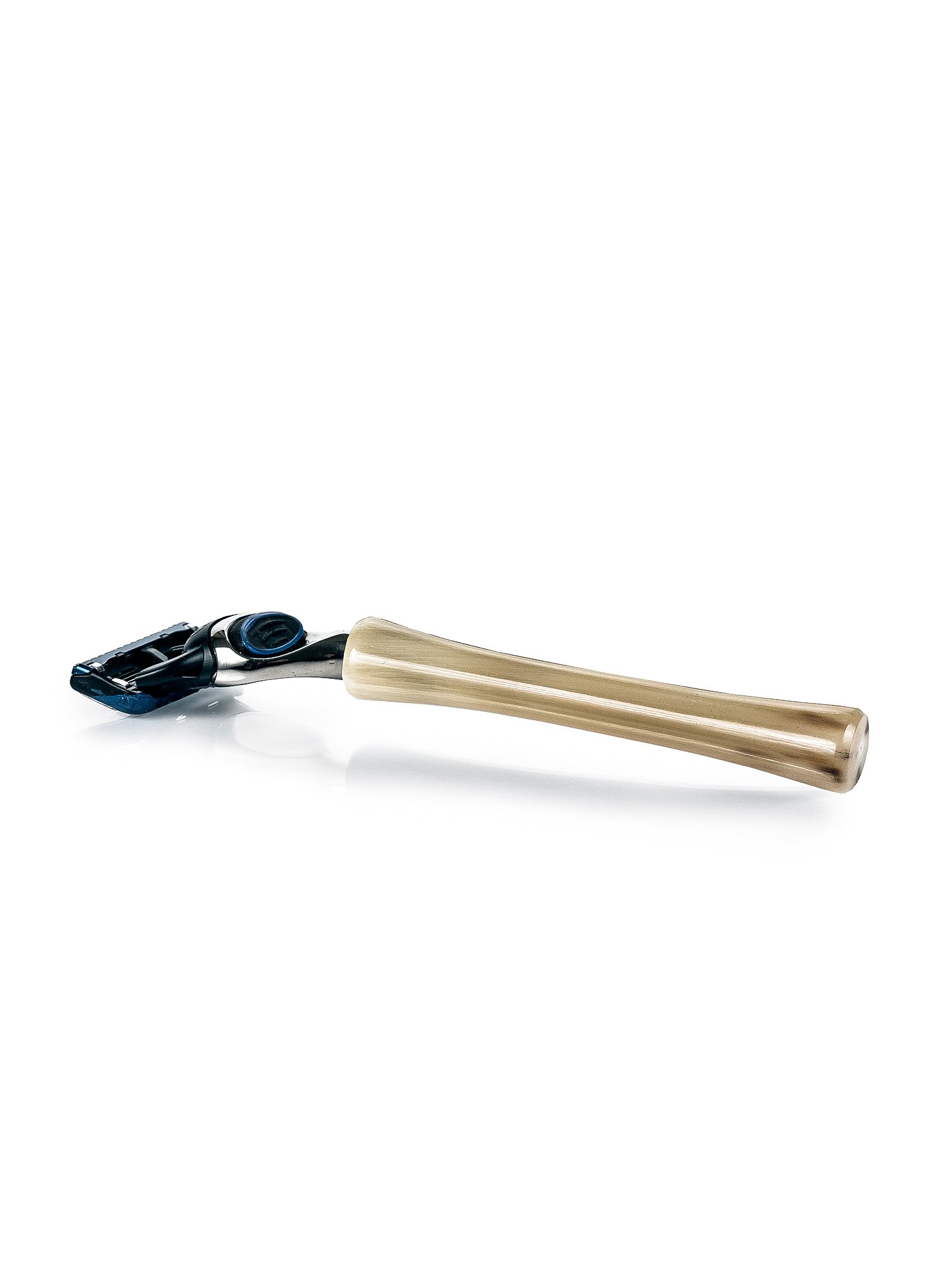 Genuine horn razor with Fusion blade
