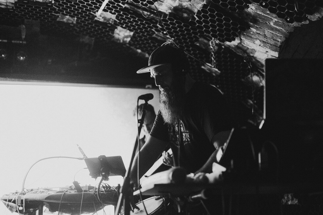Few pictures from the last gig in FUGA.
Looking forward to get on the stage again and play for you guys.
More info about upcoming gigs in BIO.
Photo by @werdza