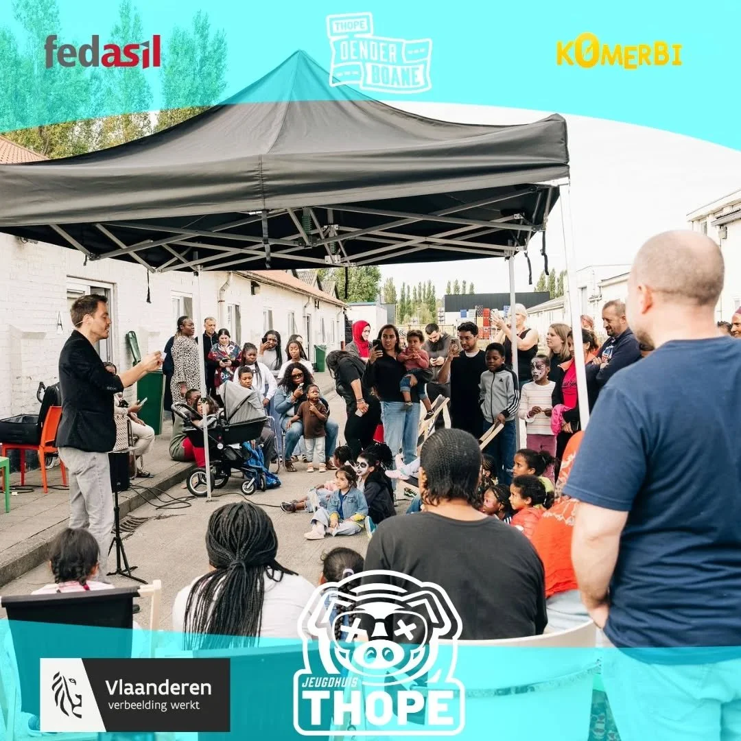 ๐ THOPE OENDERBOANE x KOMERBI x FEDASIL JABBEKE
Vorige week woensdag organiseerden we samen met @komerbi_ en @fedasil_jabbeke het afsluitingsfeest in Fedasil!
Met Thope Oenderboane willen we mensen samenbrengen, drempels verlagen en momenten van o