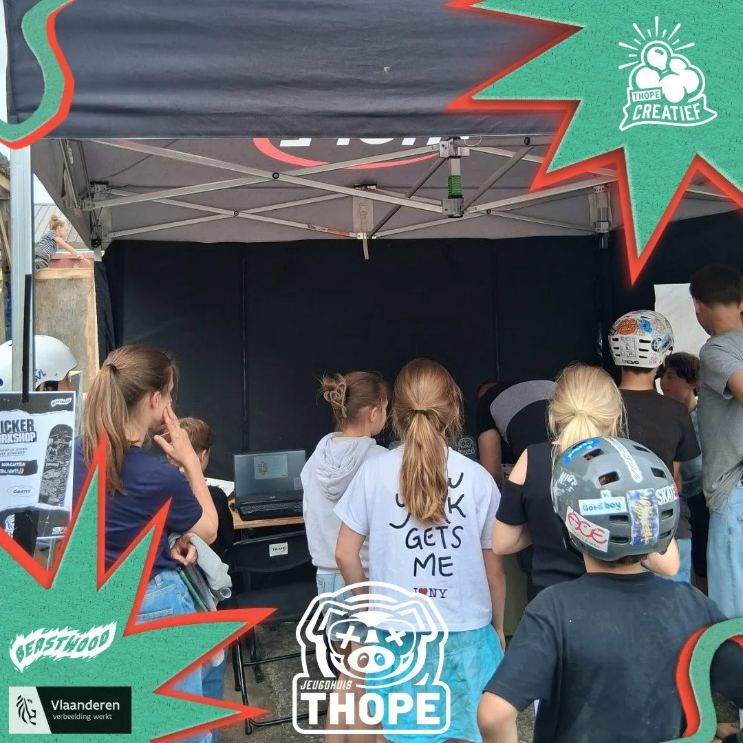 Throwback naar de stickerworkshop tijdens de skatecontest in Beastwood! 

Samen met maar liefst 40 enthousiaste jongeren en skaters gingen we creatief aan de slag en maakten we unieke stickers. 

Deze workshop kwam tot stand dankzij de fijne samenwer