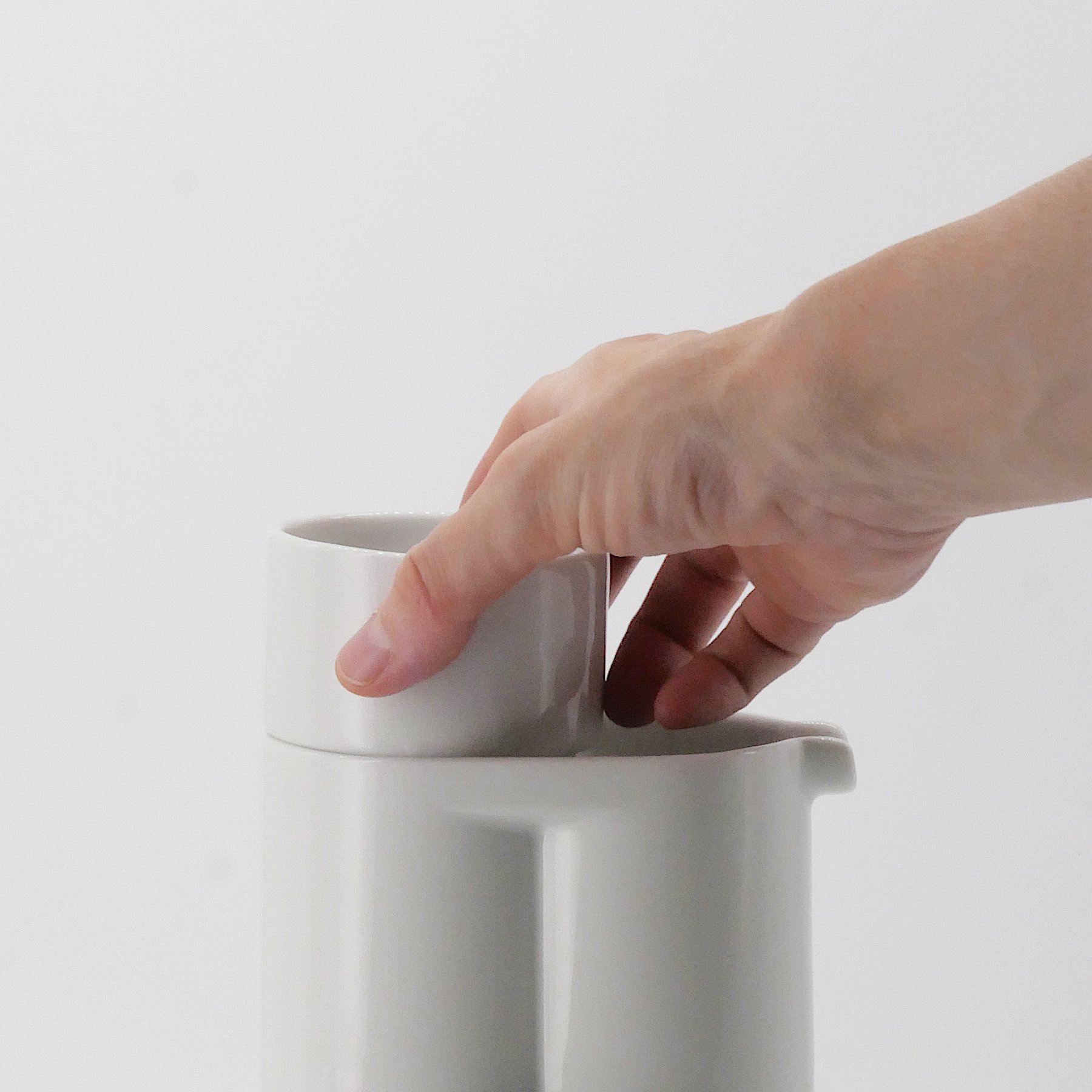 cup_jug_hand--.jpeg