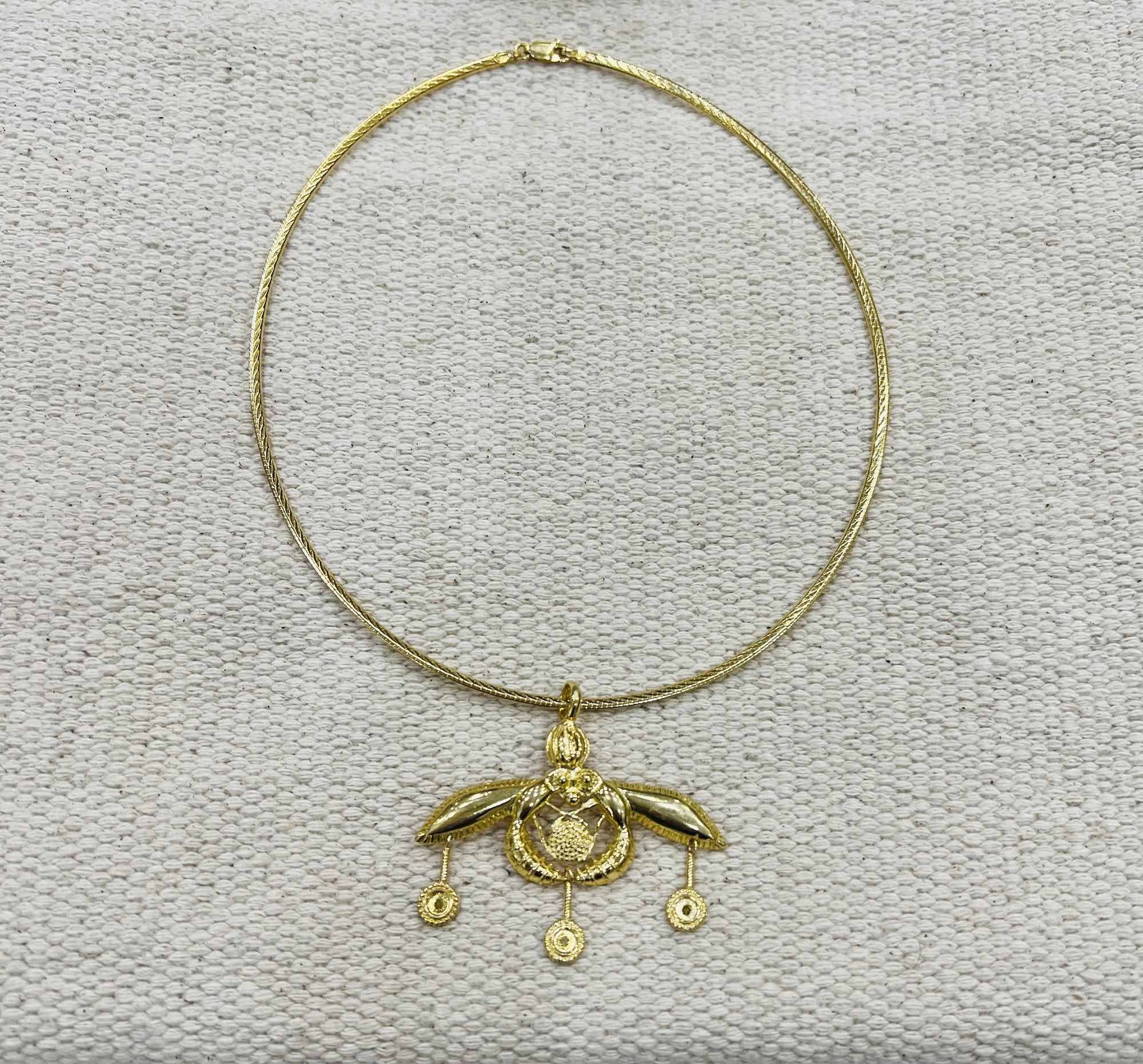 necklace-bee-hygeia-0417.jpeg