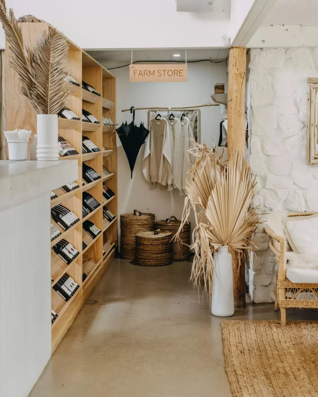 It&rsquo;s beginning to feel a lot like Christmas at the Farm Store. Explore our unique accessories, homewares and gifts and share a little Meelup magic this festive season.&nbsp;🎄✨

Available in-store and online via the link in bio.