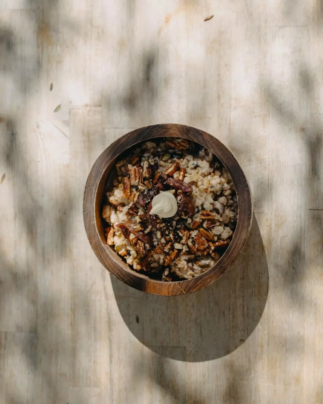 A cosy start to the morning at the Farmhouse. Warm oats with caramelised fig, roasted pecan and mascarpone, made for slow starts and cooler days by the fire. We can&rsquo;t wait to welcome you from 9am. ✨

Walk-ins welcome or book ahead, link in bio.