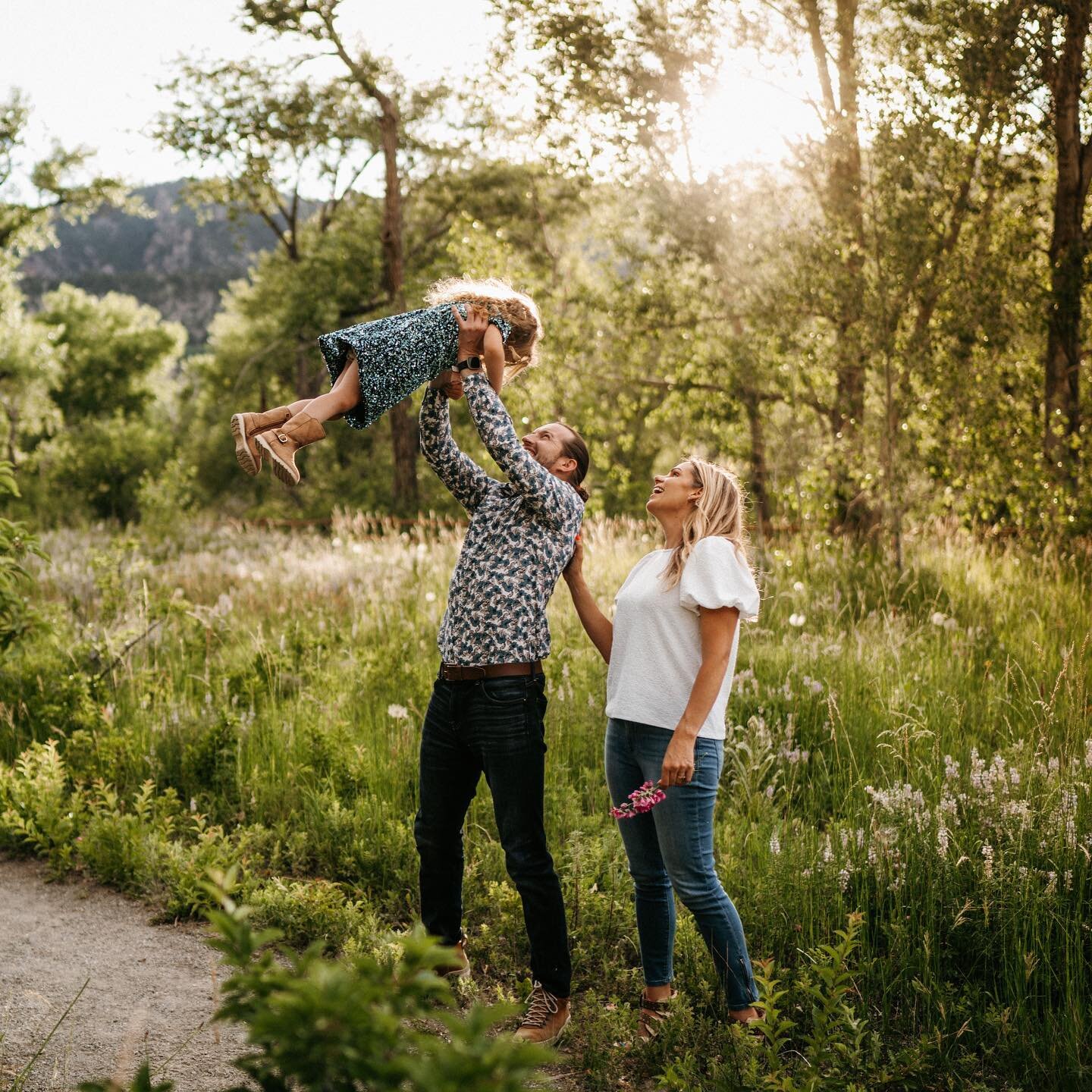 Summer will be here before you know it ☀️ Anyone that&rsquo;s hanging out in the cold at the moment you&rsquo;ve got this 🤗
.
I know so many beautiful locations for summer sessions near Denver and Boulder. No guess work, I&rsquo;ve got you ❤️