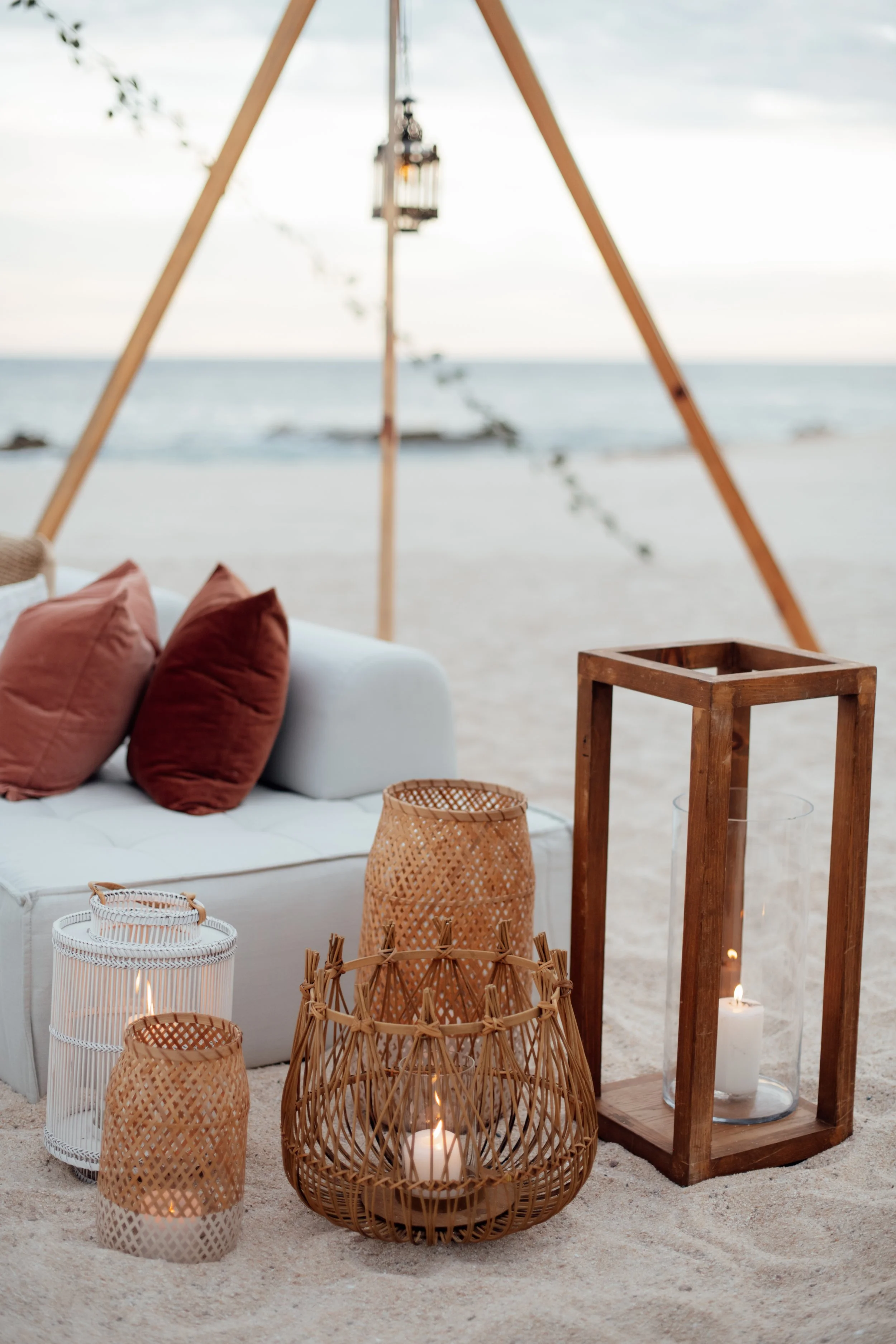Palmillasetupbirthdaypartybeach:MKD041.jpg