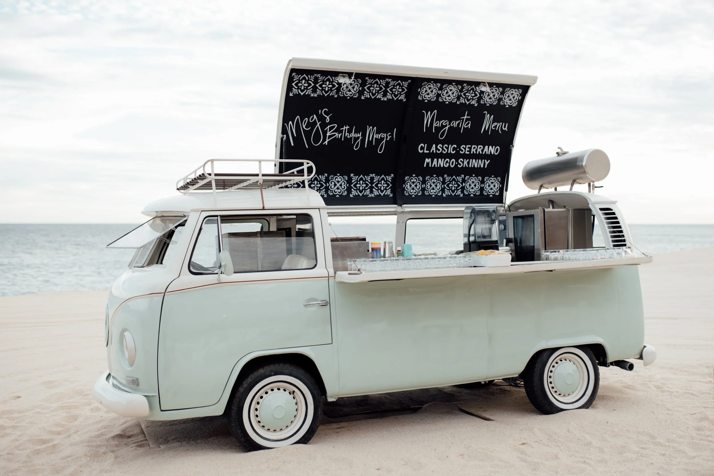 Palmillasetupbirthdaypartybeach:MKD002.jpg