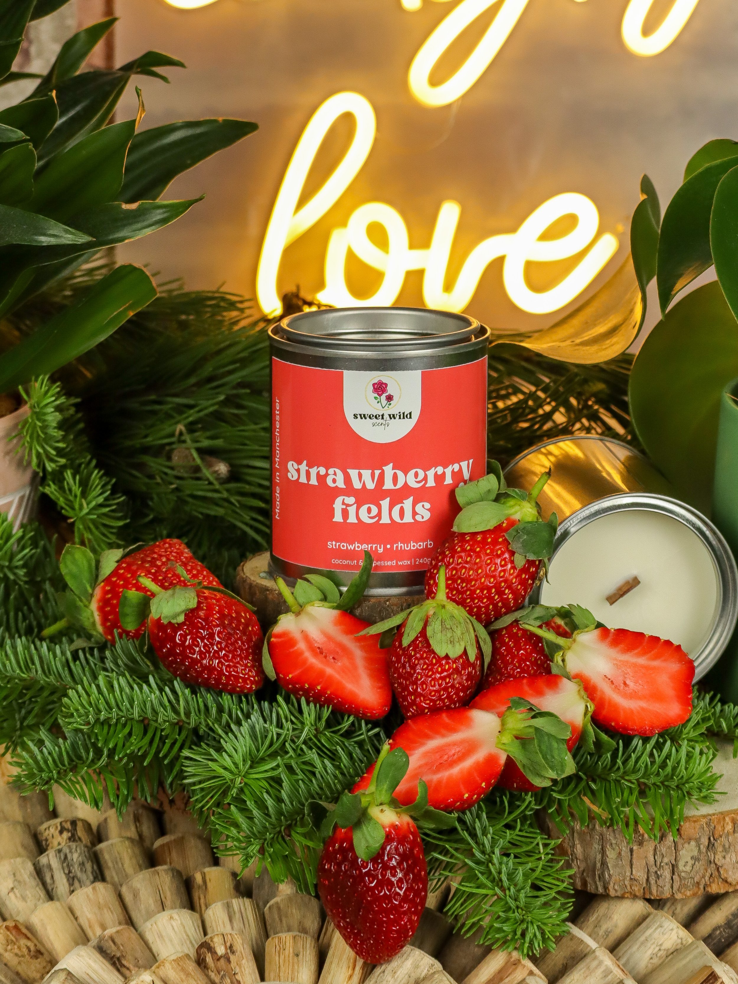 natural wax candle strawberry rhubarb coconut rapeseed