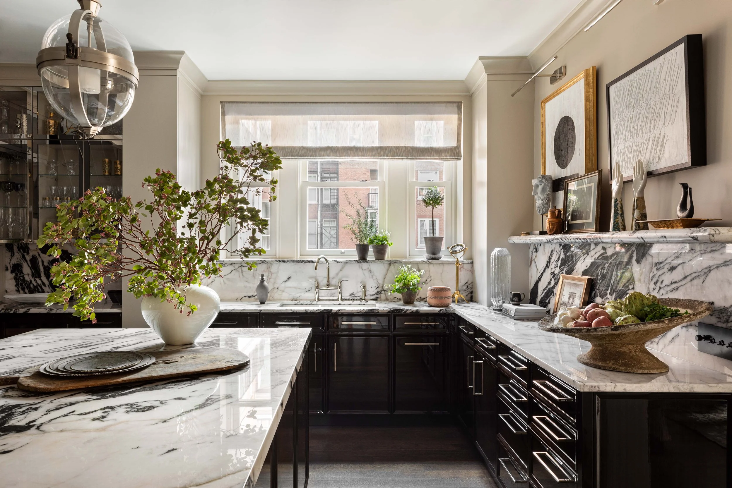 Mondi, Luxury Design, Interior Design, Kitchen, marble, black, Interior Design Firm, Modern, classic, renovation