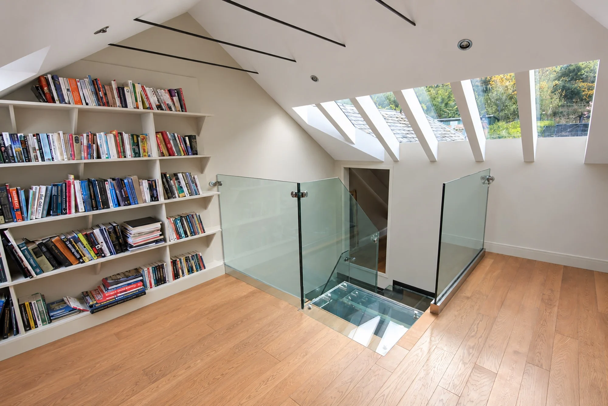 Contemporary Glass Bespoke Staircase Design