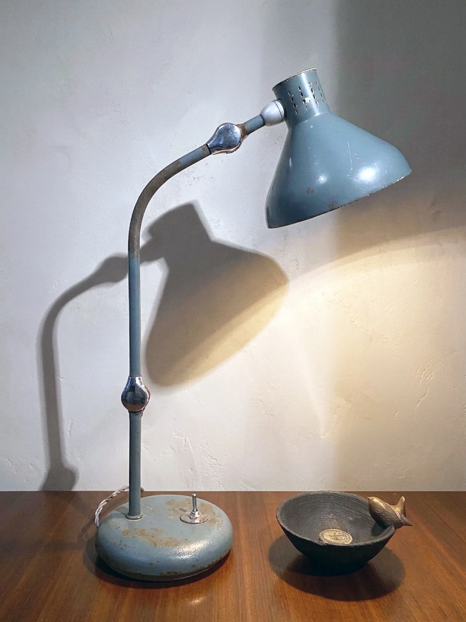 vintage-perriand-lamp-still-life-detail.jpg