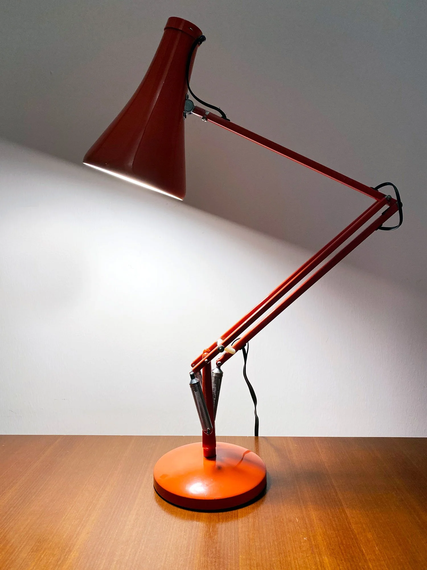 herbert-terry-type-75-anglepoise-desk-lamp-red-profile-light-on.jpg