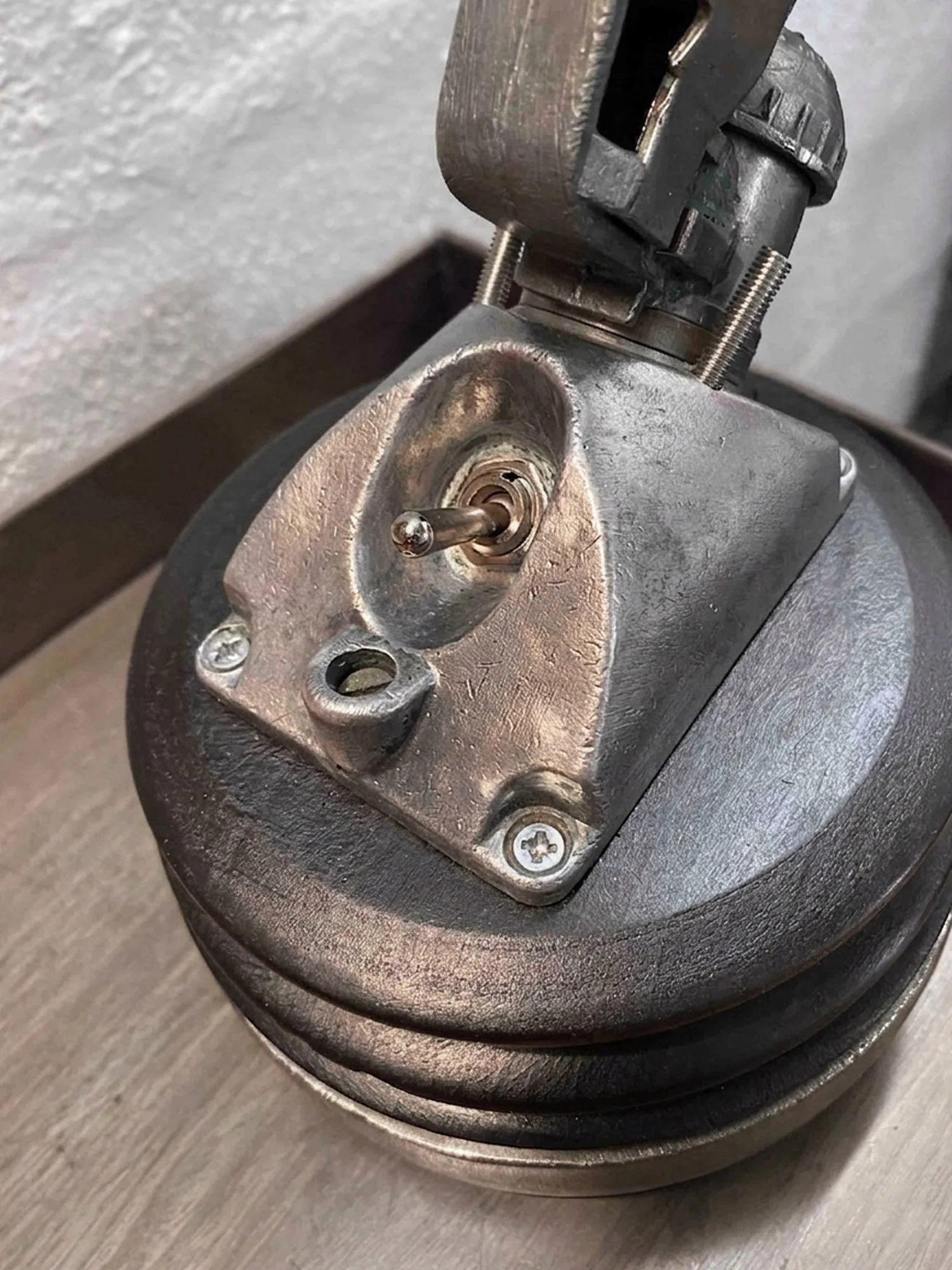 vintage-machinist-lamp-base-detail.jpg