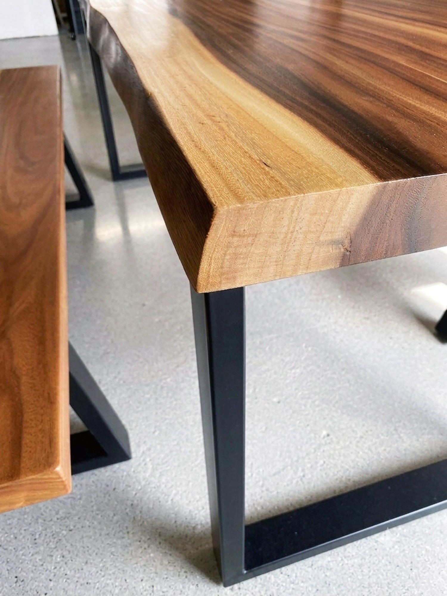 live-edge-dining-table-1980-long-black-steel-u-leg-detail.jpg