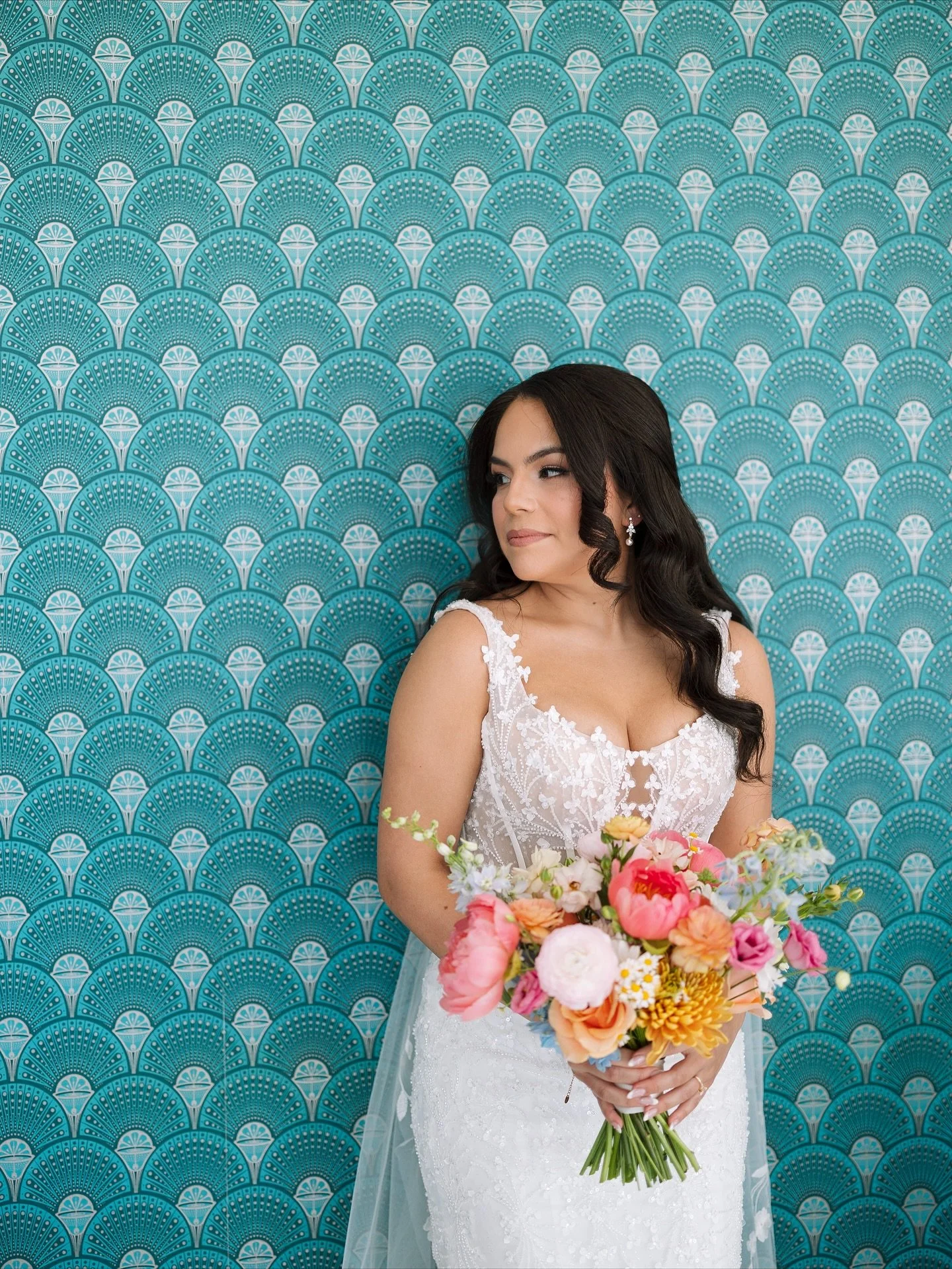Happy Friday babes! Throwing it back to this colorful wedding with Kim + Daryl ✨ Their day was a perfect mix of editorial portraits, candids, and a very energetic dance floor! 💕 Hope you have a wonderful weekend! 🫶🏻💍💖

Houston Wedding Photograph