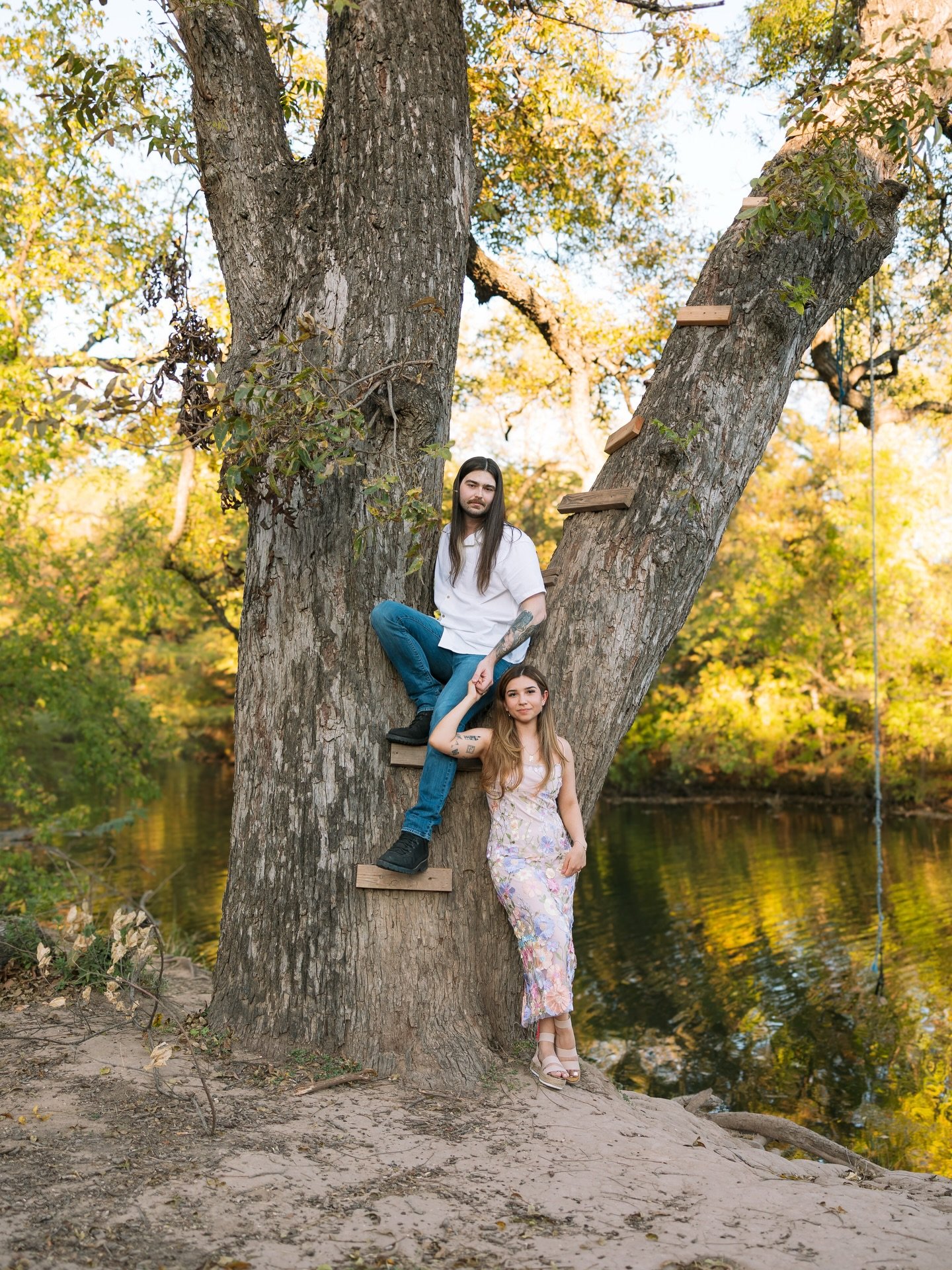 Here&rsquo;s your sign to book the engagement session and drink champagne and run around the park with your fianc&eacute; 💍✨ I had a lovely evening capturing Daniel + Melissa&rsquo;s engagement 💕

Austin Engagement Photographer, Austin Wedding Phot