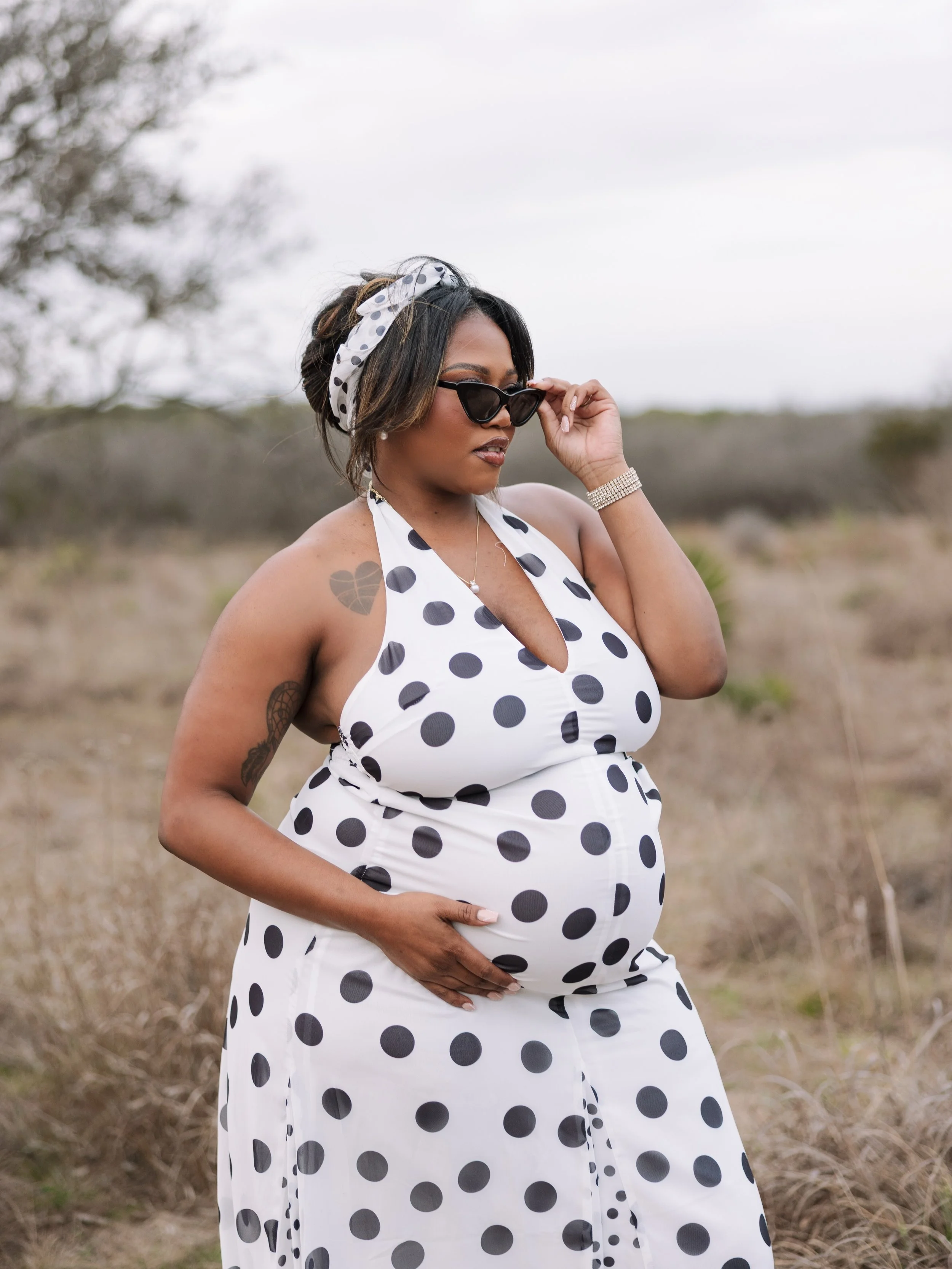 These cuties just welcomed their baby girl and I&rsquo;m so excited for them!! 💗 If you need some amazing real estate agents, go check them out! Congrats Vannessa + Carlos! ✨

San Antonio Maternity Photographer, Austin Maternity Photographer, Matern