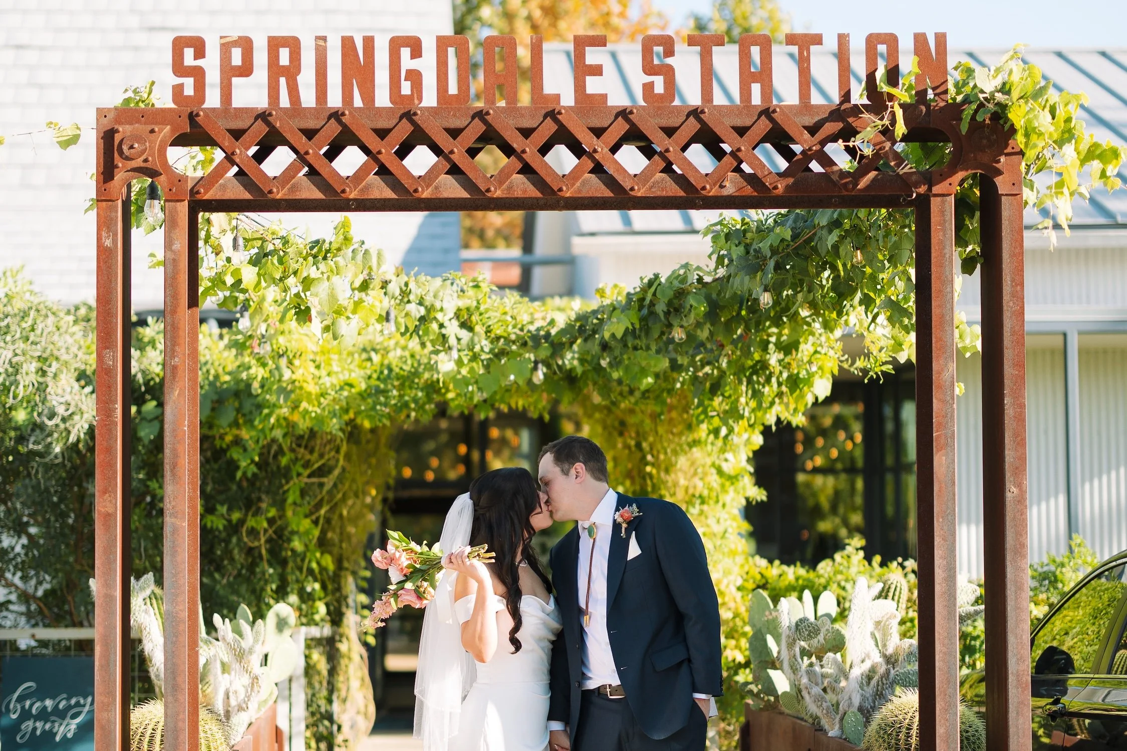 How Emily and Caleb Planned a Wedding Day Timeline That Let Them Actually Enjoy It