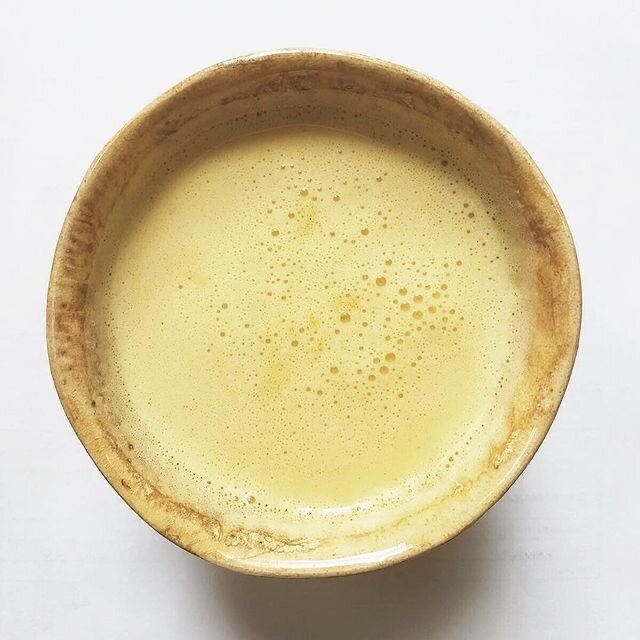 Turmeric Latte aka Golden Milk ✨☕️

This is such a great alternative to caffeine and is perfect for a chilly morning! Especially good for pregnant and breastfeeding mothers who may be looking to reduce their caffeine intake. Tumeric is my go- to spic