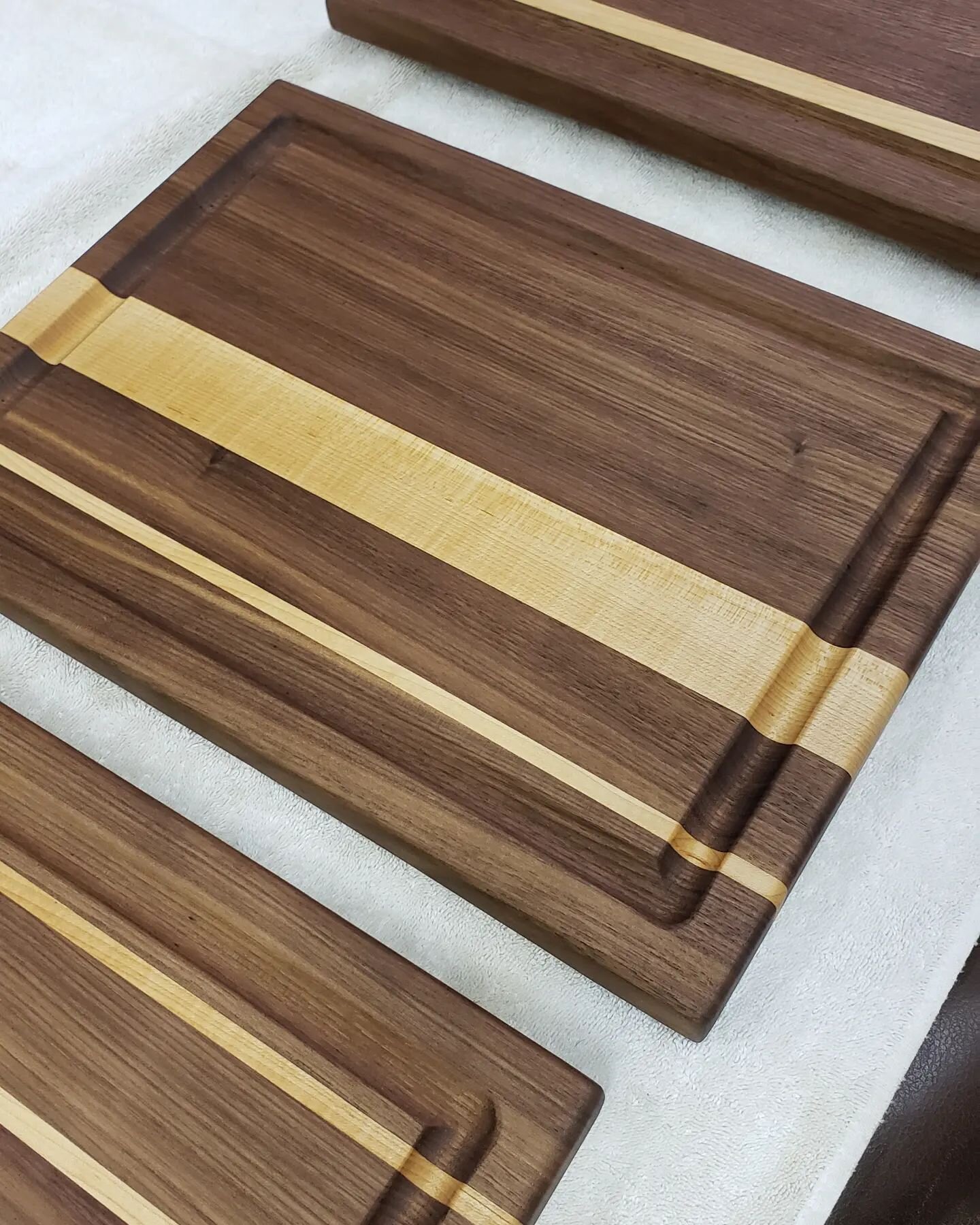 Simple, clean walnut with maple accents. Cutting board with juice groove on this side, smooth charcuterie board on the other side! Versatile and solid.
#versatile #solid #wellbuilt #handcrafted #madeinamerica #smallbusiness
#cuttingboard #charcuterie