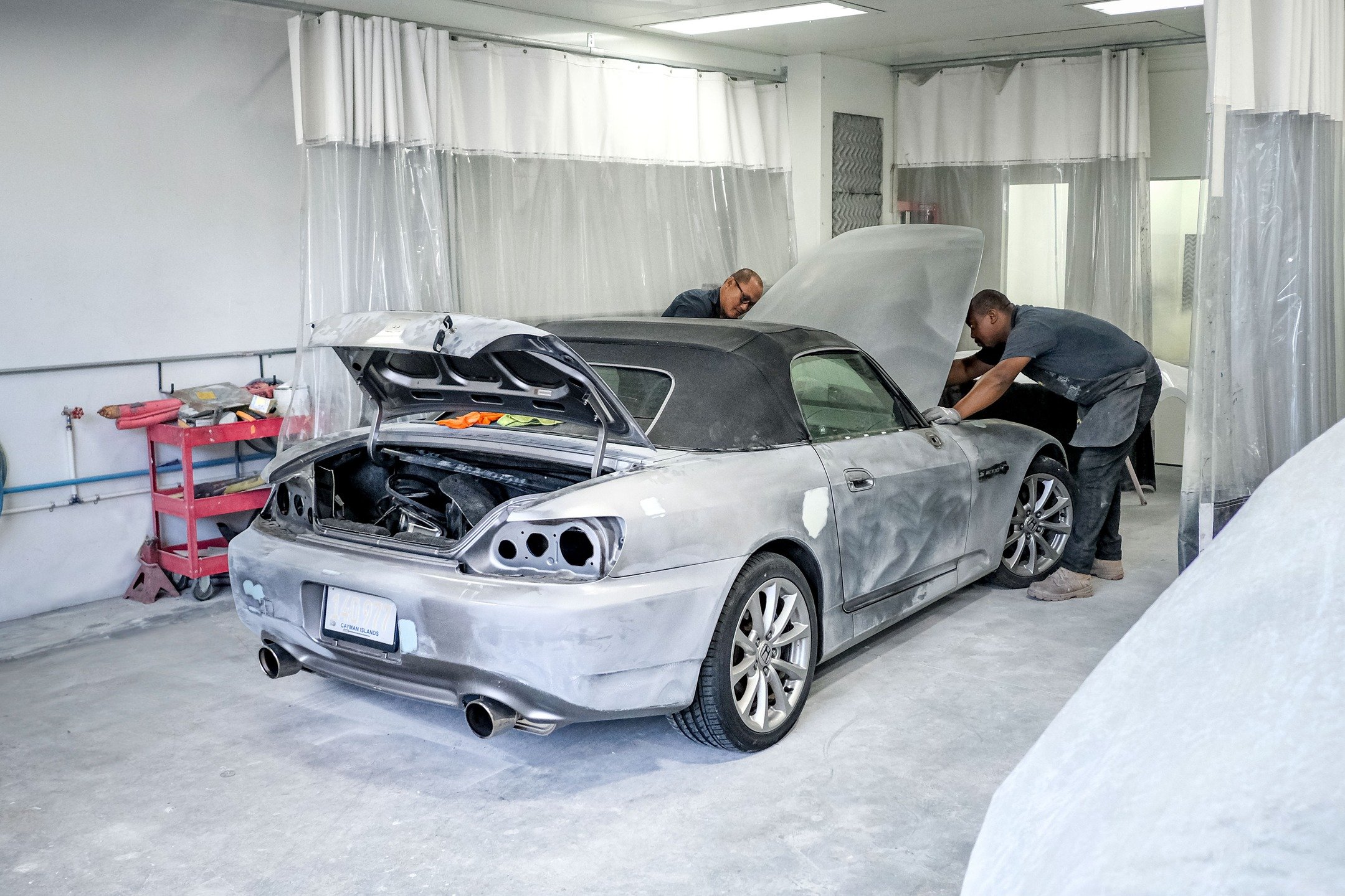FAST AND THE FURIOUS | The iconic 2009 Honda S2000! Extensive preparations starting on our newest paint project. We are pumped this client choose us to restore his ride.
We are proud to have partnered with Global Finishing Solutions for the first G