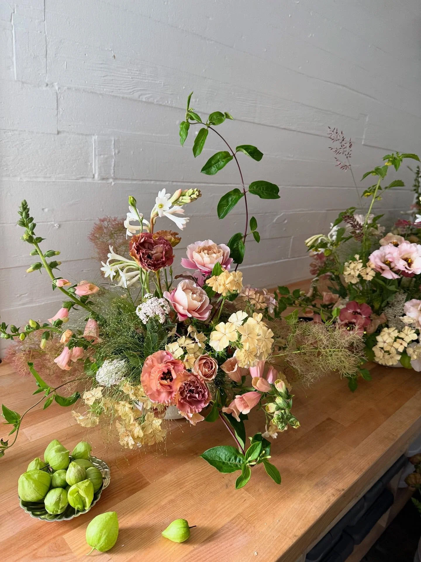 Love notes from the studio for P&amp;YJ, to kick off August and the second half of our events season. 

Design and install (and hand model!) assist, @califloracation tysm ✨🫶