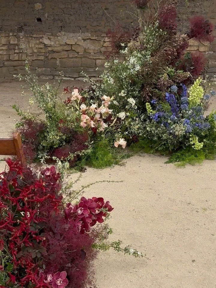 A little BTS from last weekend where we dreamt of Coastal California with nods to Steinbeck novels, historic adobe walls, aged wood, and a dreamy Dutch-master&rsquo;s palette for E&amp;M. Spring flowers will forever have our heart ✨

Photographer: @n