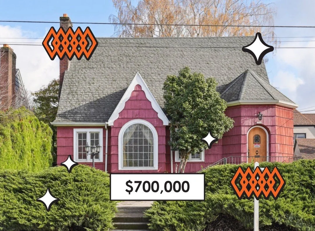 ✨ Magical in Ladd's Addition ✨ I toured this beauty yesterday and it is amazing. All the details, wallpaper, hand painted vanity, lighting etc. Yowzah! If you like vintage charm it's worth a look! Seriously cool house. 

#pdxrealestate #pdxrealtor #p