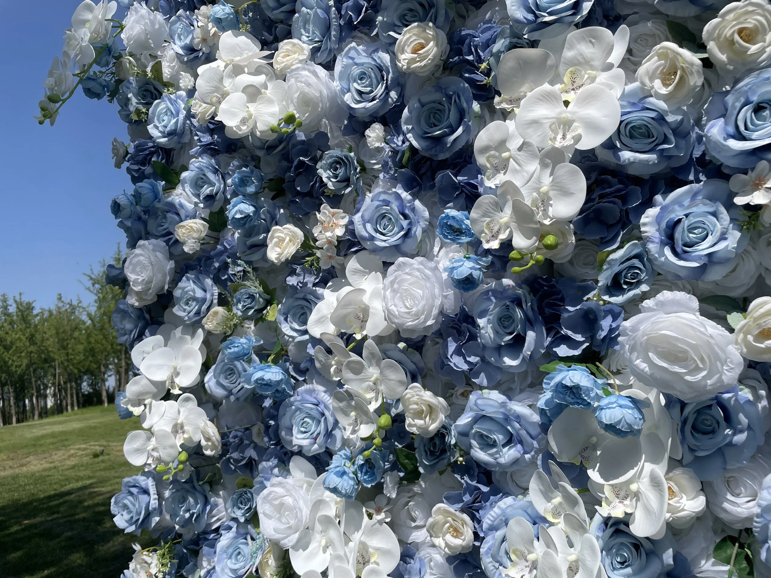 Close-up of the Celeste flower wall, by Blooms by Lily