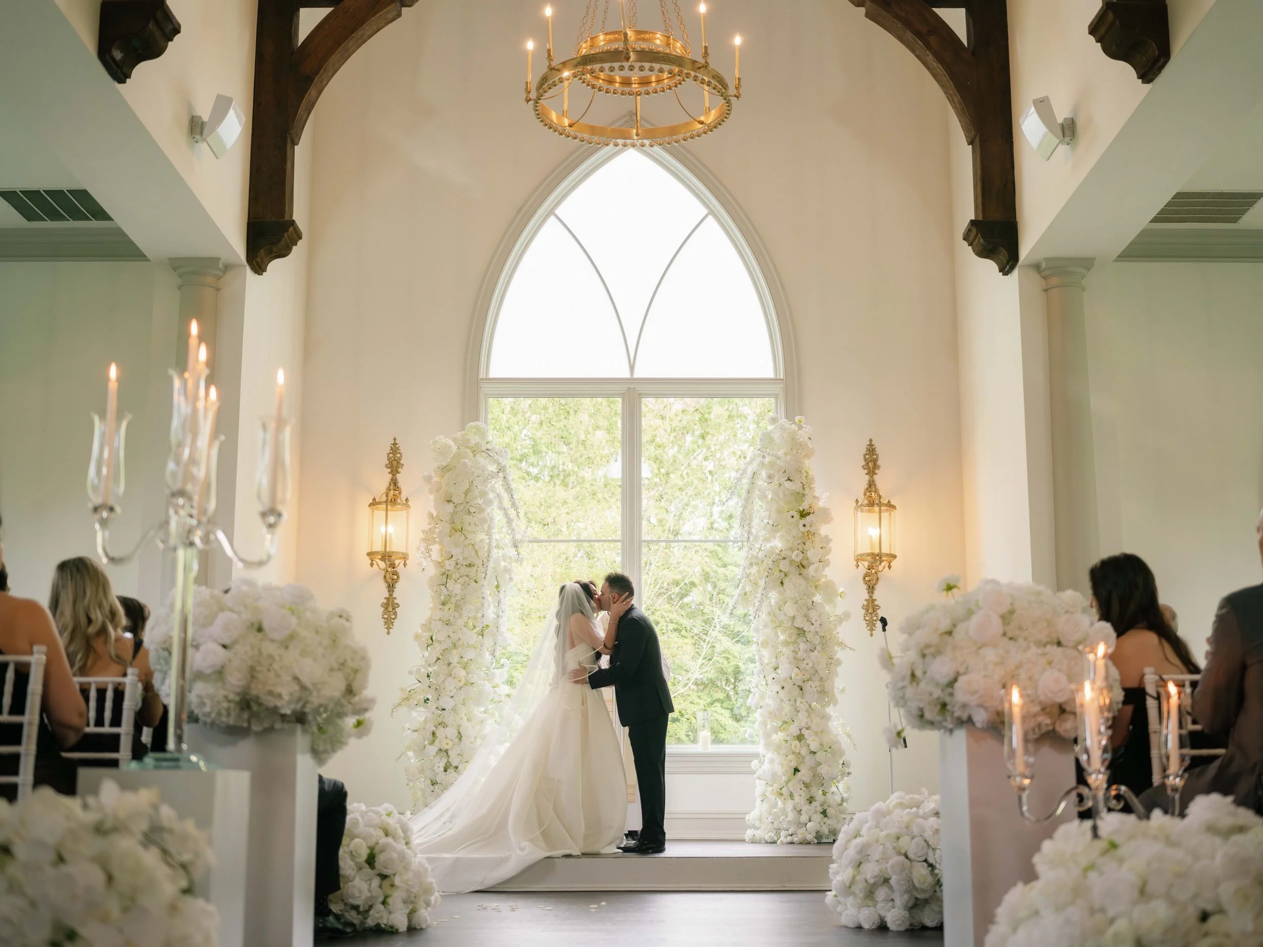 park-chateau-wedding-ceremony-white-floral-columns-nj-florist.jpg