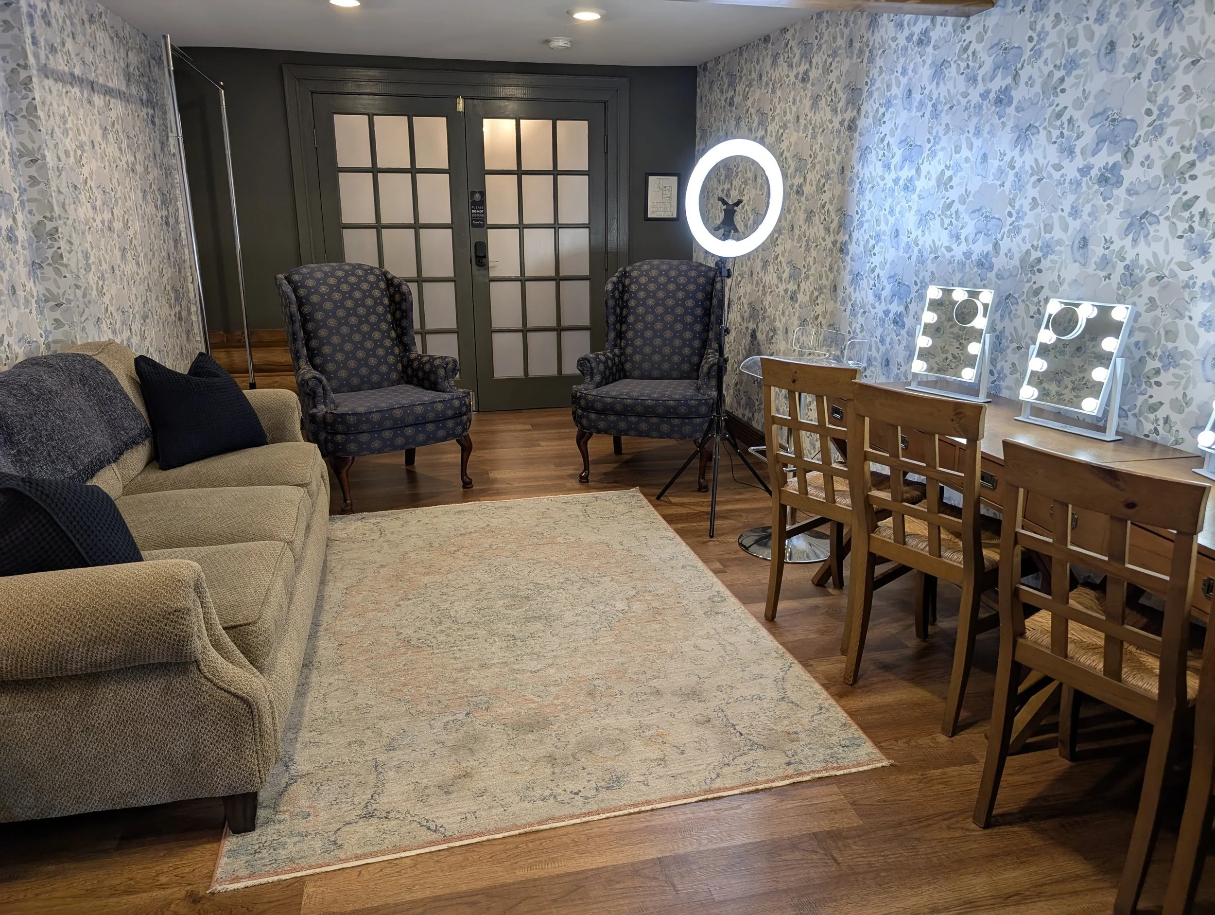 Timber Rock Lodge brial suite dressing room Tennessee wedding