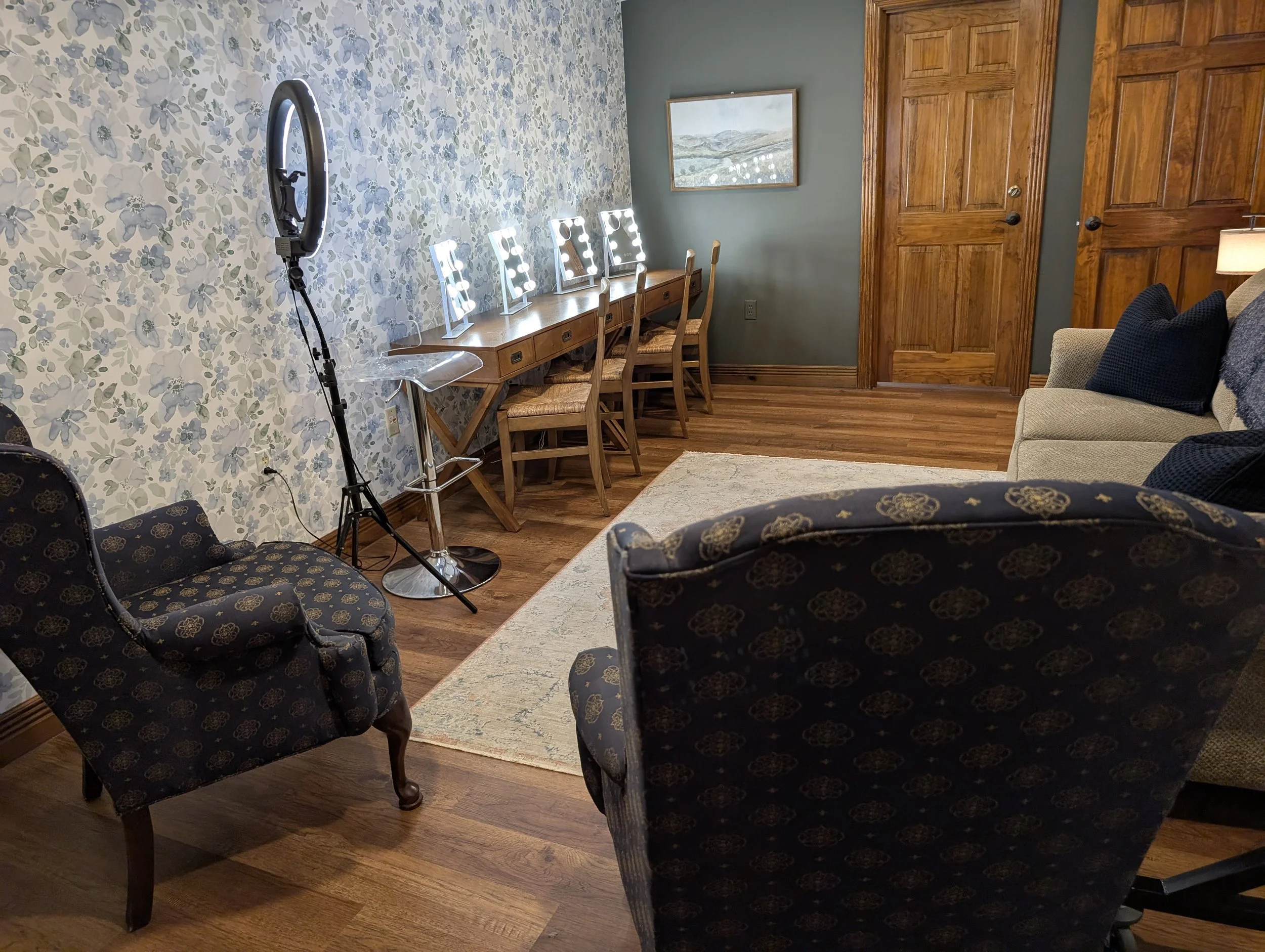 Timber Rock Lodge brial suite dressing room with lighted makeup mirrors and ring light Tennessee wedding