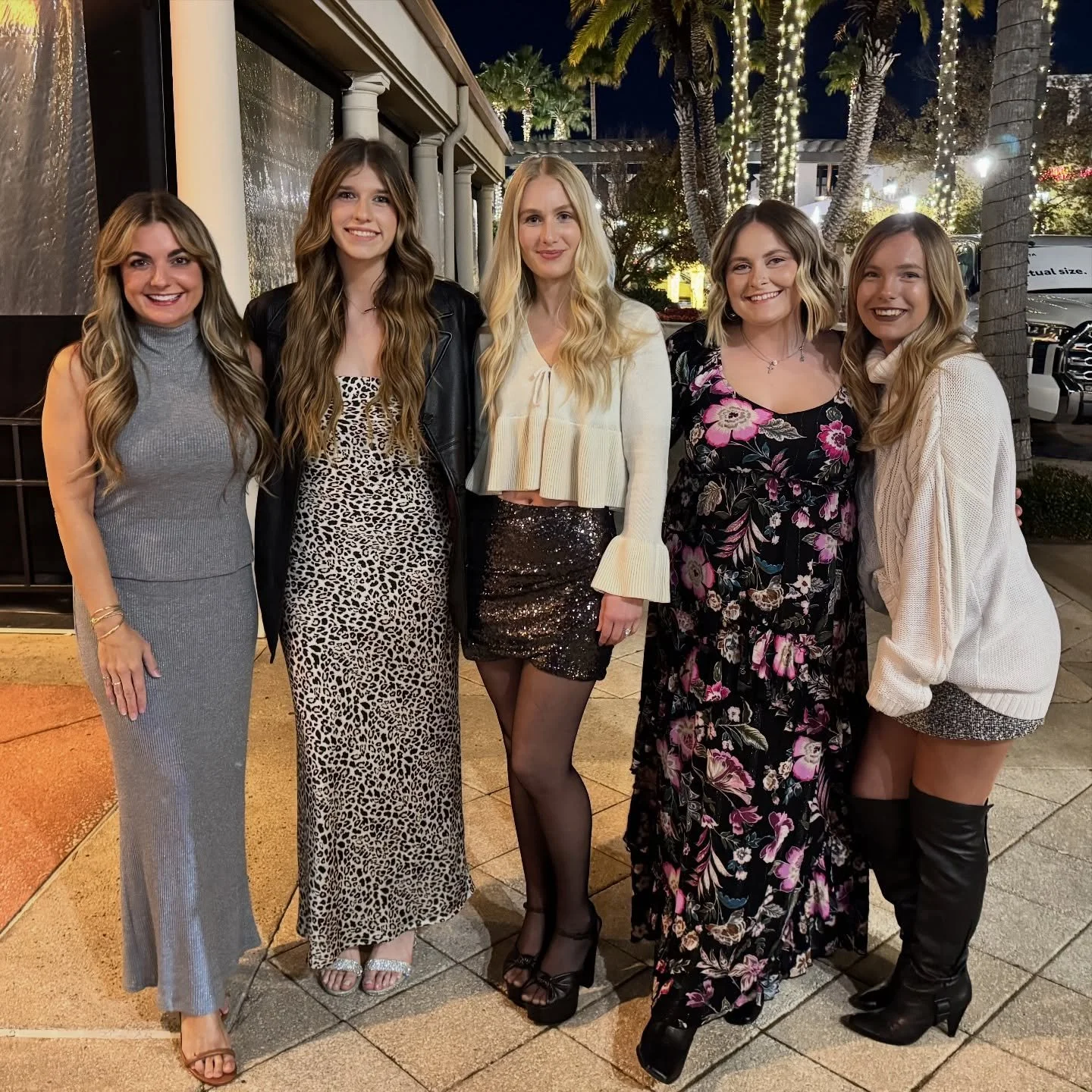 A Foxxy Christmas with the best team 🎄✨🎁

Merry Christmas!!!! ❤️❤️❤️

The Fox Salon
Jacksonville Beach, Fl
904-580-3697
Thefoxsalon.com