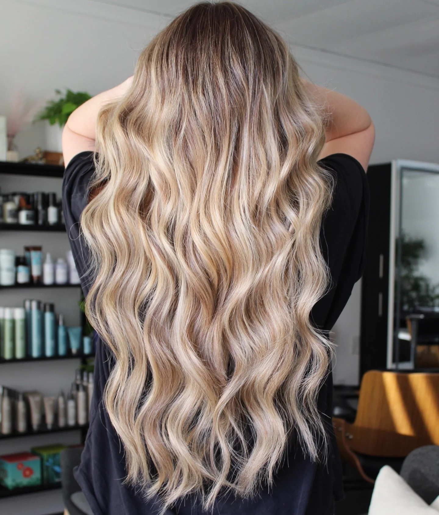 Modern blonde transformation + 22&rdquo; hand-tied weft extensions. ✨

This service begins with a custom blonding appointment to create seamless, dimensional color that blends perfectly with your extensions. After color, we install a 22&rdquo; hand-t