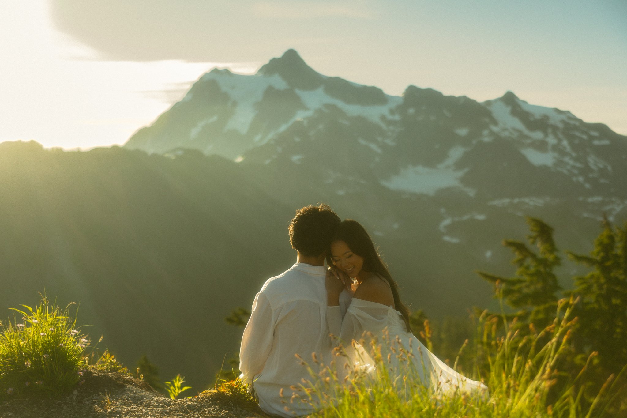 an elopement couple with Mt Shuksan in the background.