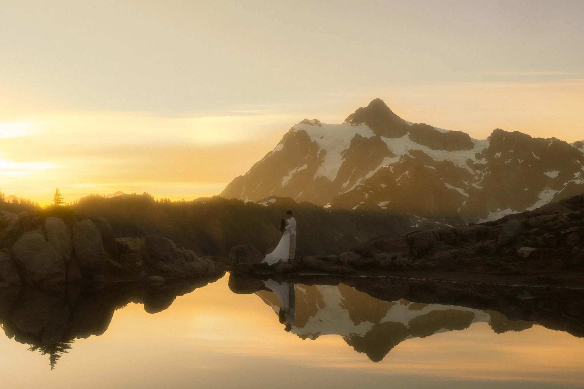 a couple eloping at Artist Point in the North Cascades