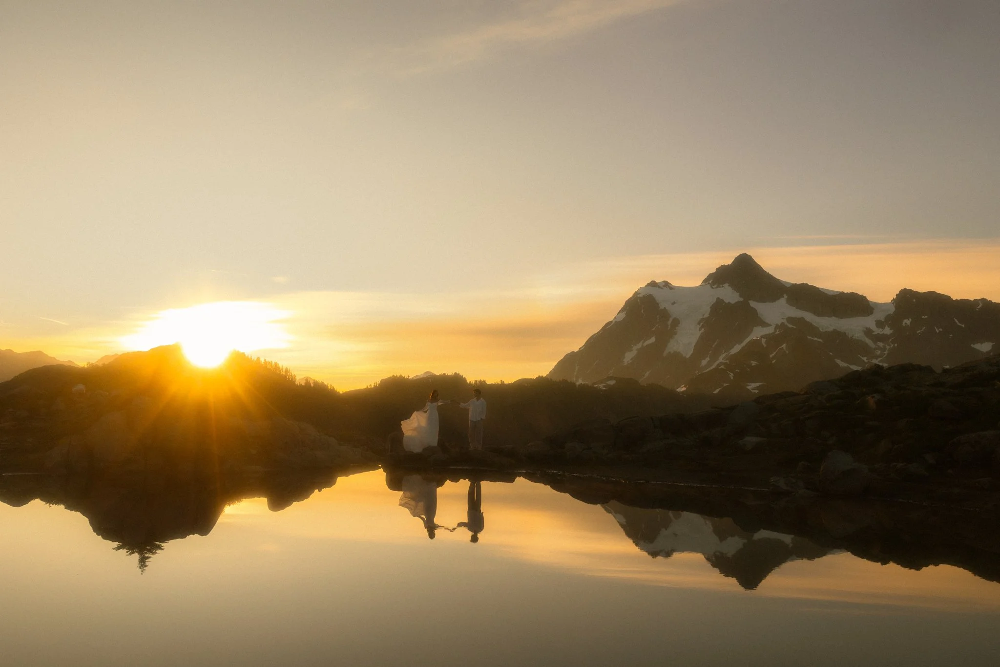 an elopement couple at Artist Point in the North Cascades at sunrise