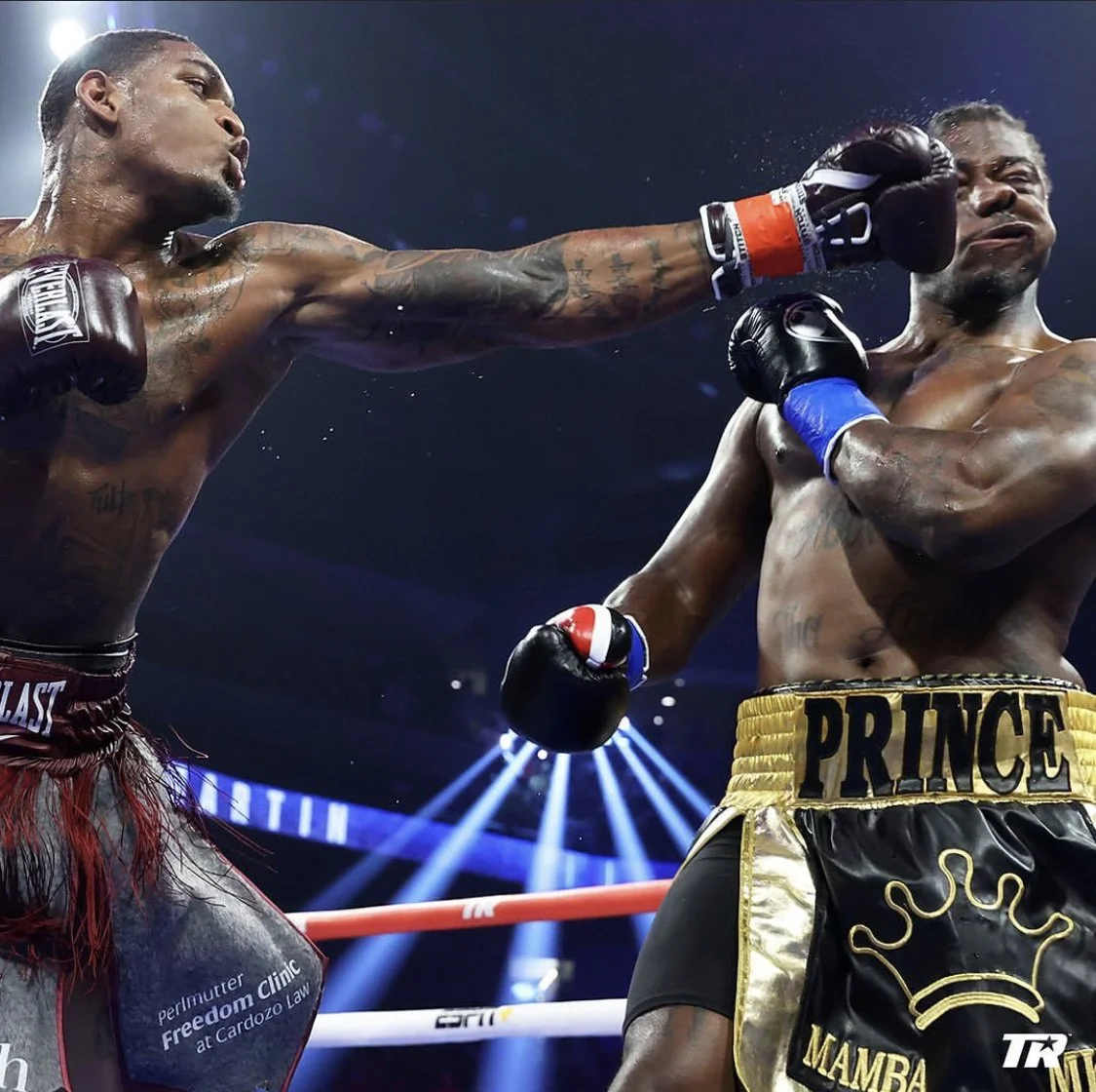 Anderson goes the distance with former World Champion Martin.