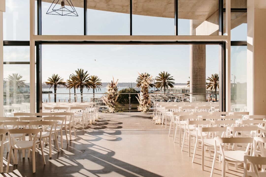 Summer golden hour ceremonies are upon us and we're ready for all the stunning shadows, brilliant sunsets, and bay breezes coming our way.

Photographer / @morganmccannephoto
Florist / Joannie with @lamesafloralshoppe
Rentals / @wonder.eventrentals