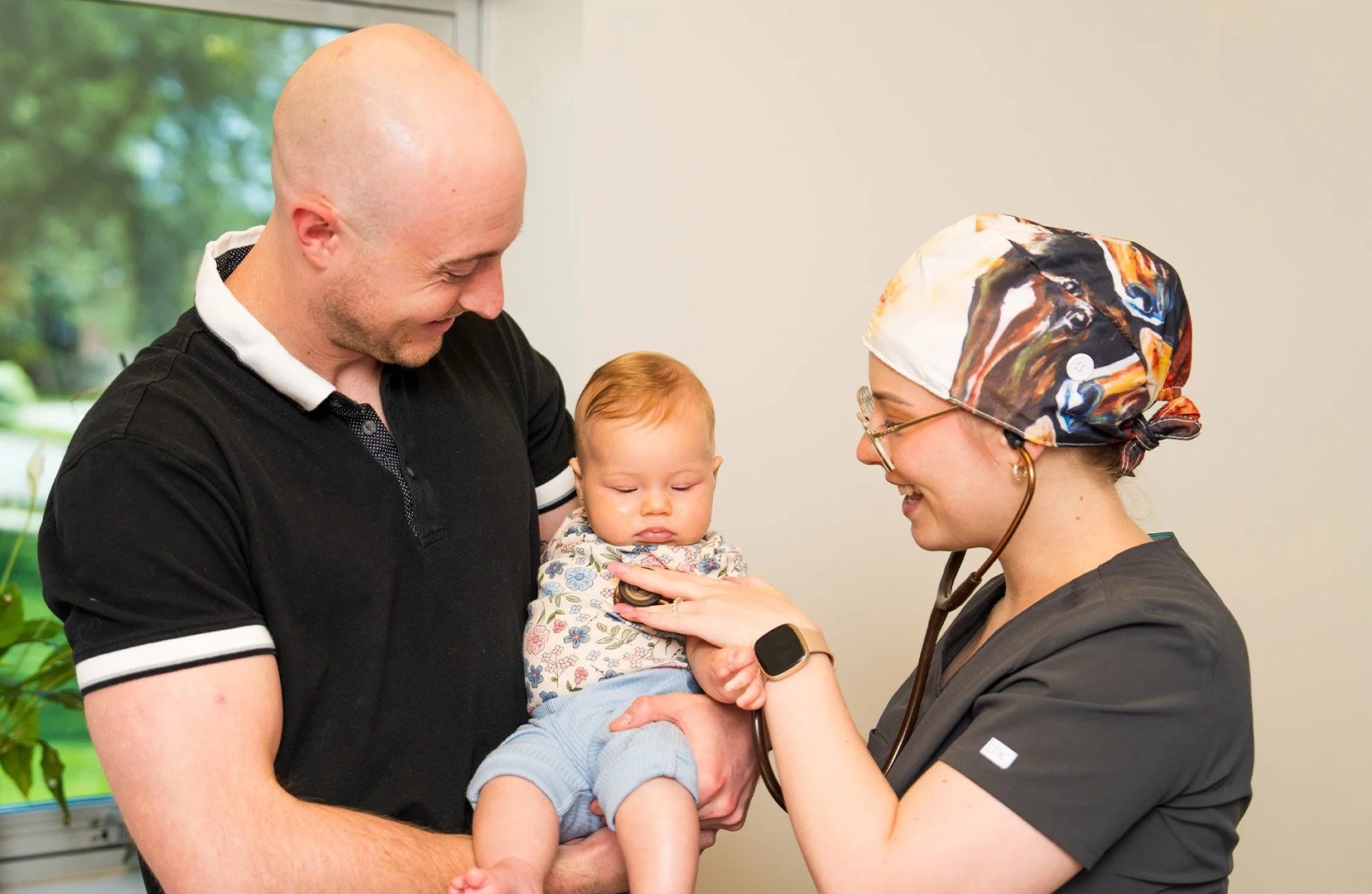 Lincon-Family-Medicine-resident-with-dad-and-baby-wide.jpg