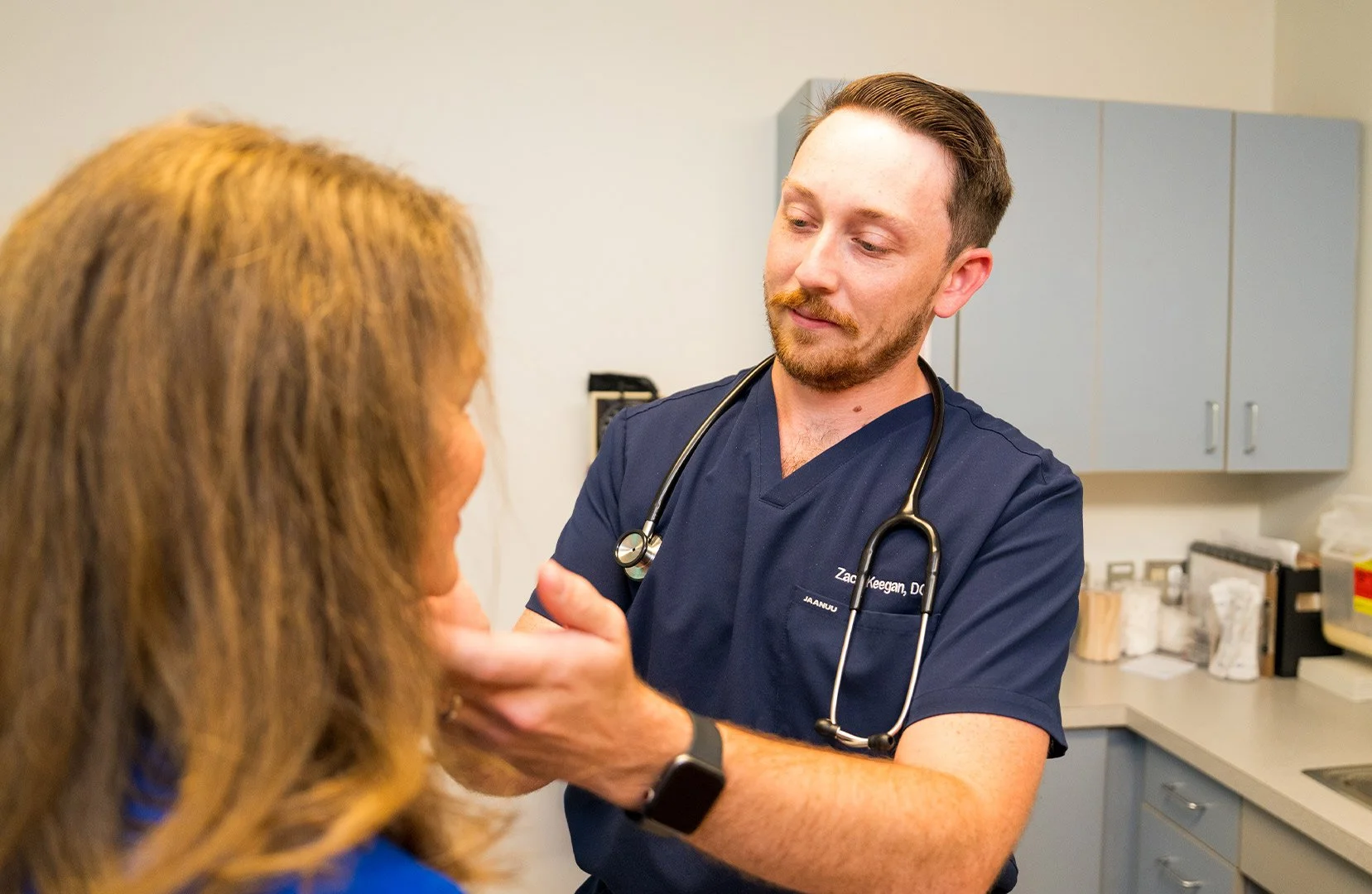 Lincon-Family-Medicine-resident-adult-patient-exam-wide.jpg