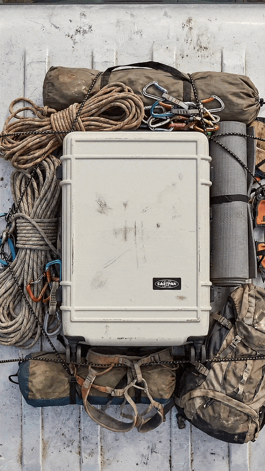 EASTPACK2-ezgif.com-optimize (1).gif
