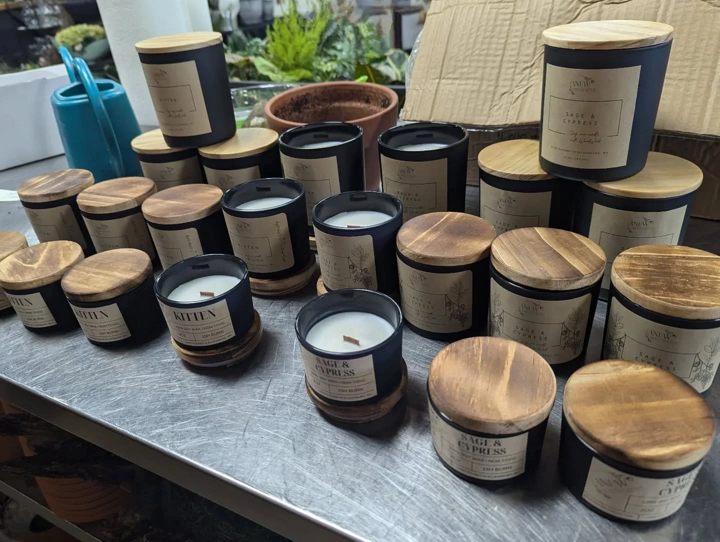 Now available in Yakima at John Gasperetti's Floral Design! ✨💐✨

☺️

#yakimasmallbusinesses #shoplocalpnw #soywaxcandles #smallbusinesssupport